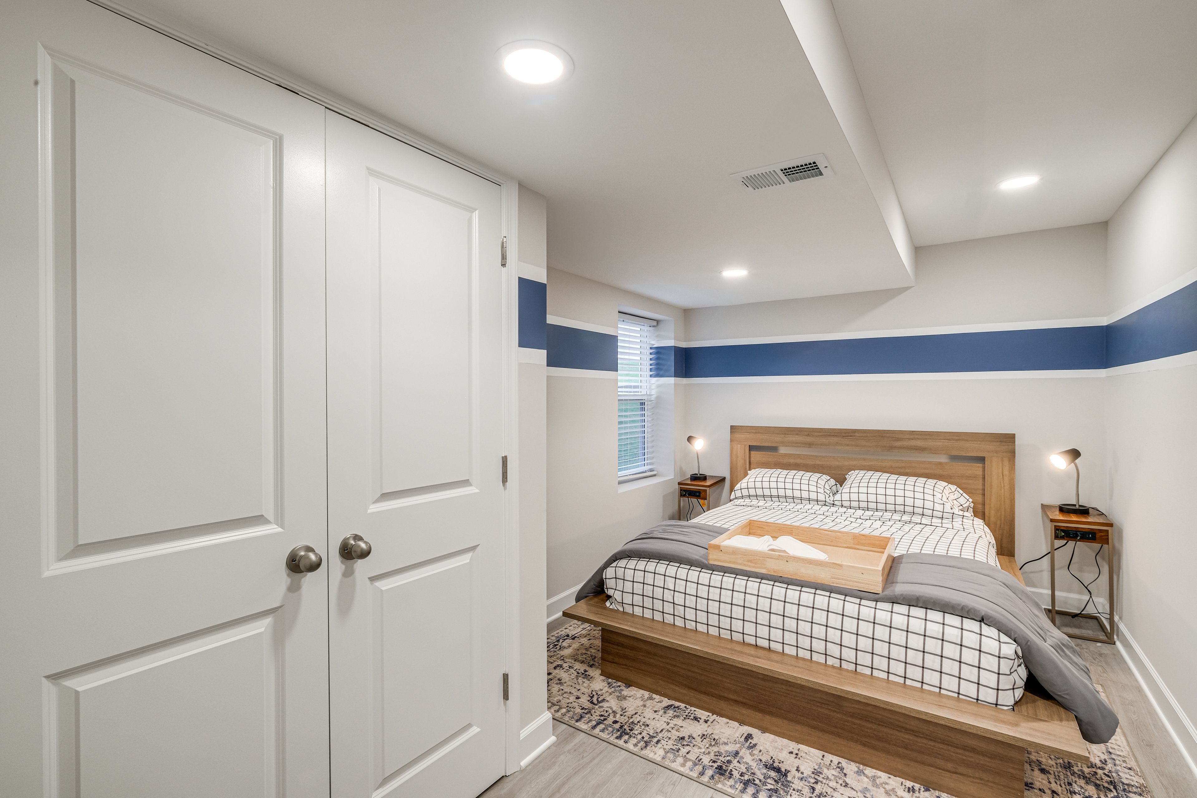 Bedroom | Queen Bed