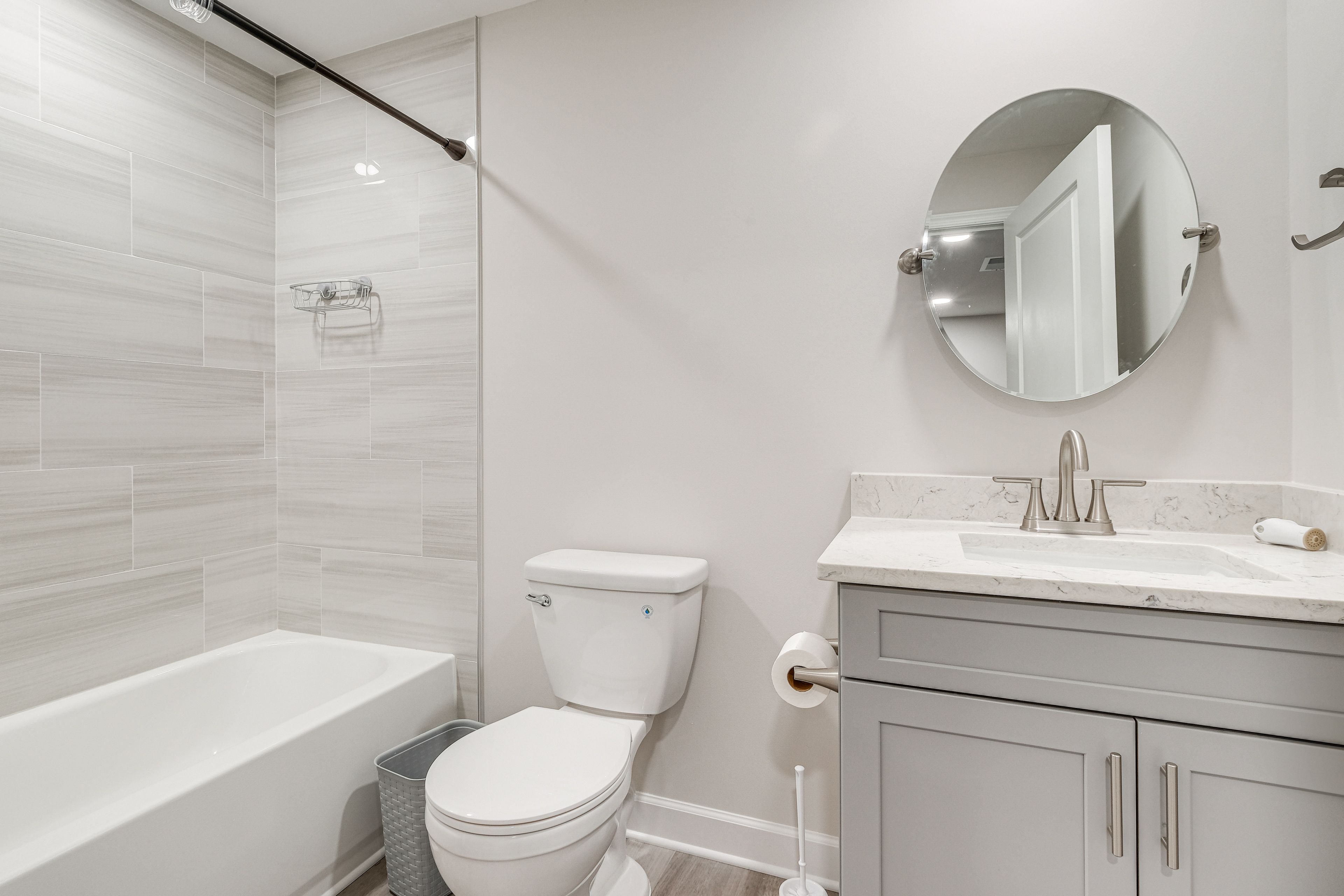 Full Bathroom | Towels Provided | Complimentary Toiletries