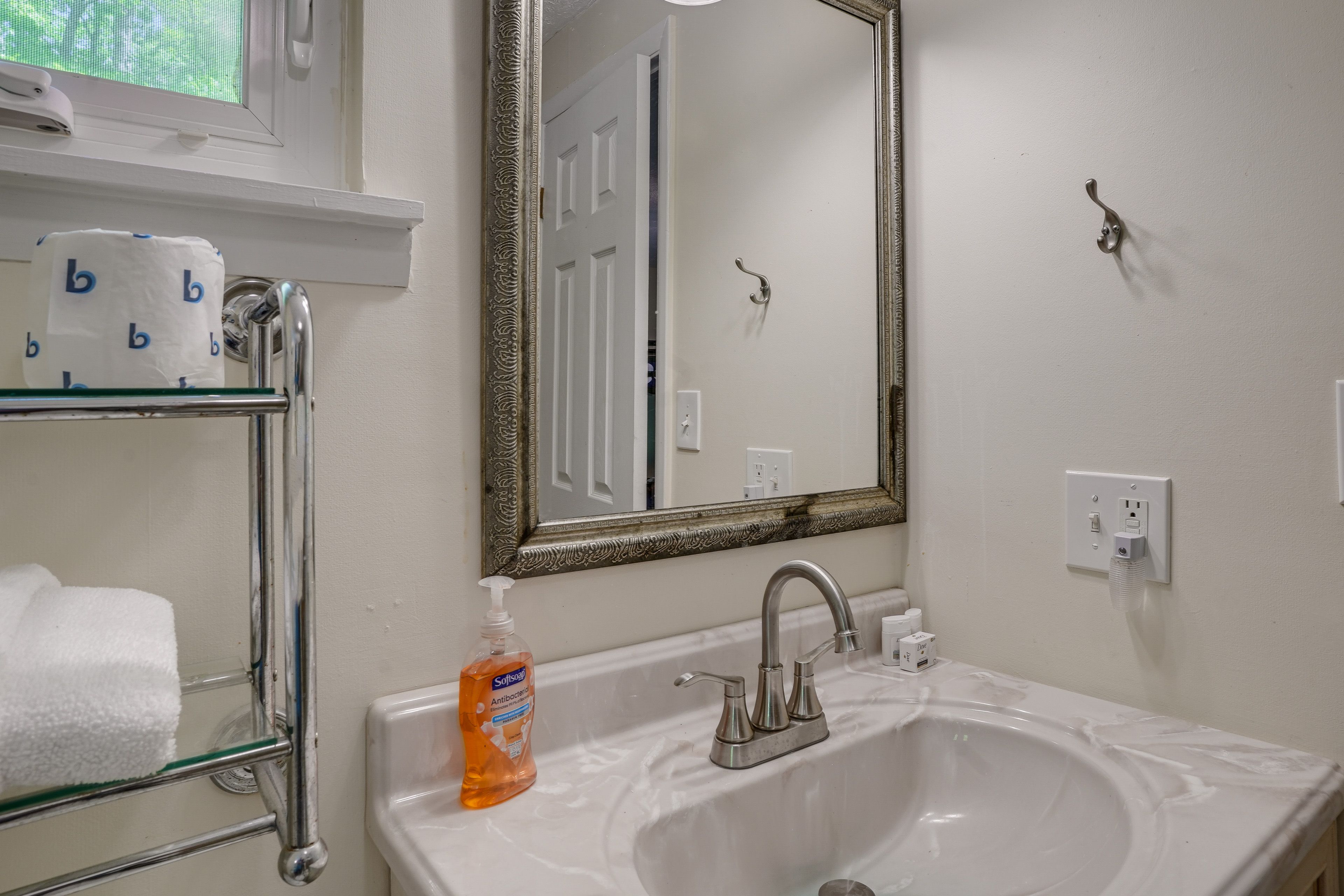 Full Bathroom | 2nd Floor