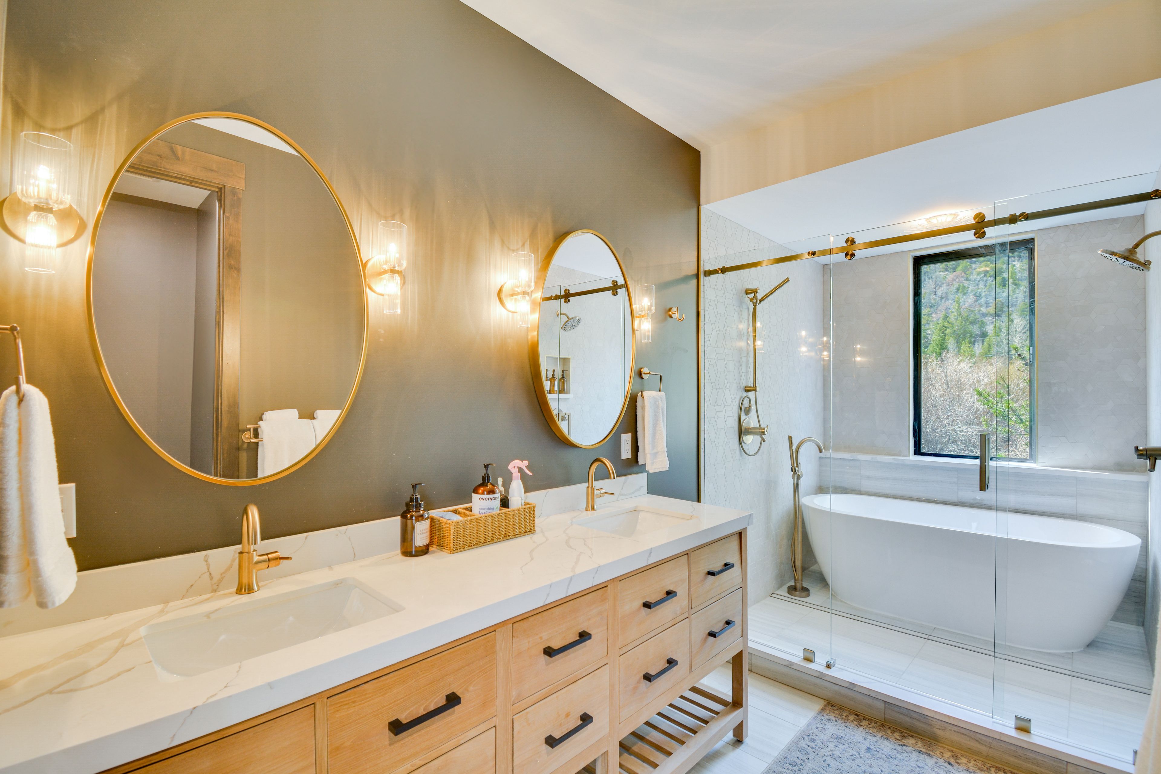 En-Suite Bathroom | 1st Floor | Towels Provided | Complimentary Toiletries