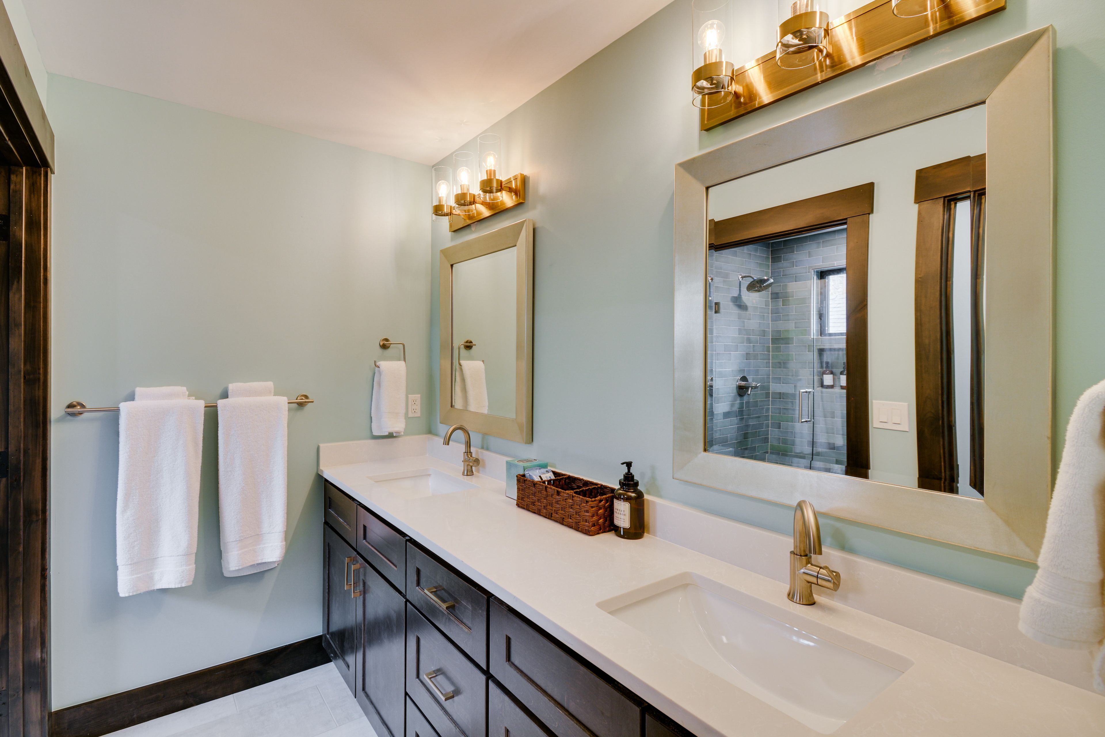 Full Bathroom | 2nd Floor