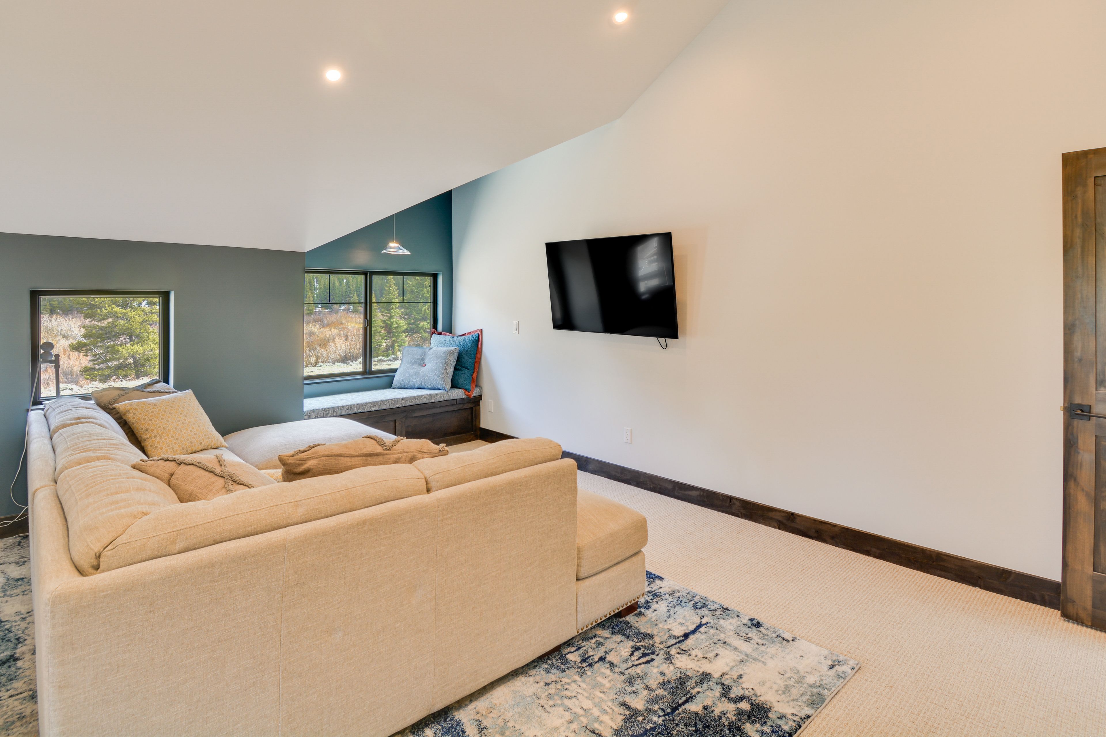 Living Room | 2nd Floor | Smart TV