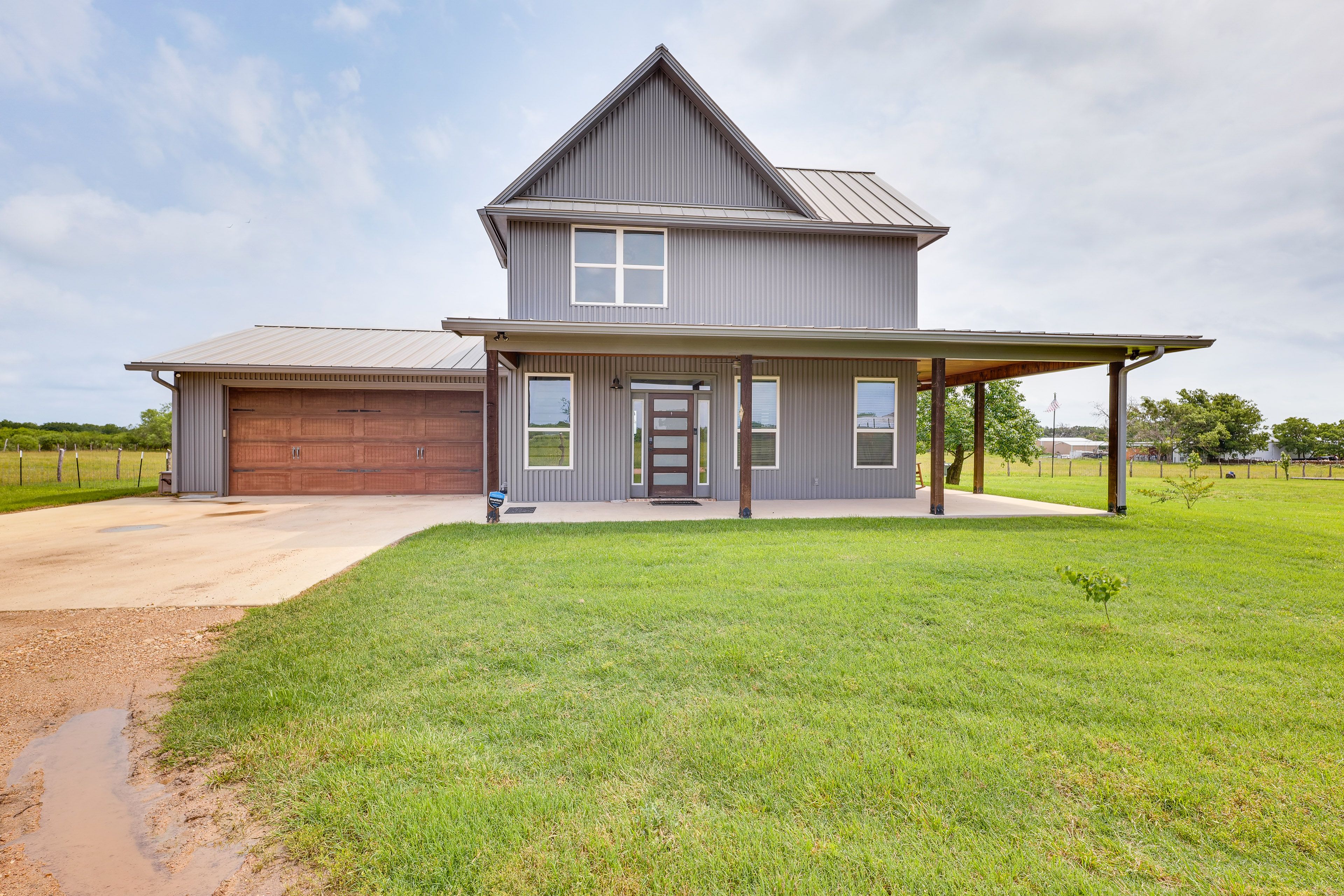 Bryan Vacation Rental | 3BR | 3.5BA | Step-Free Entry | 1,900 Sq Ft
