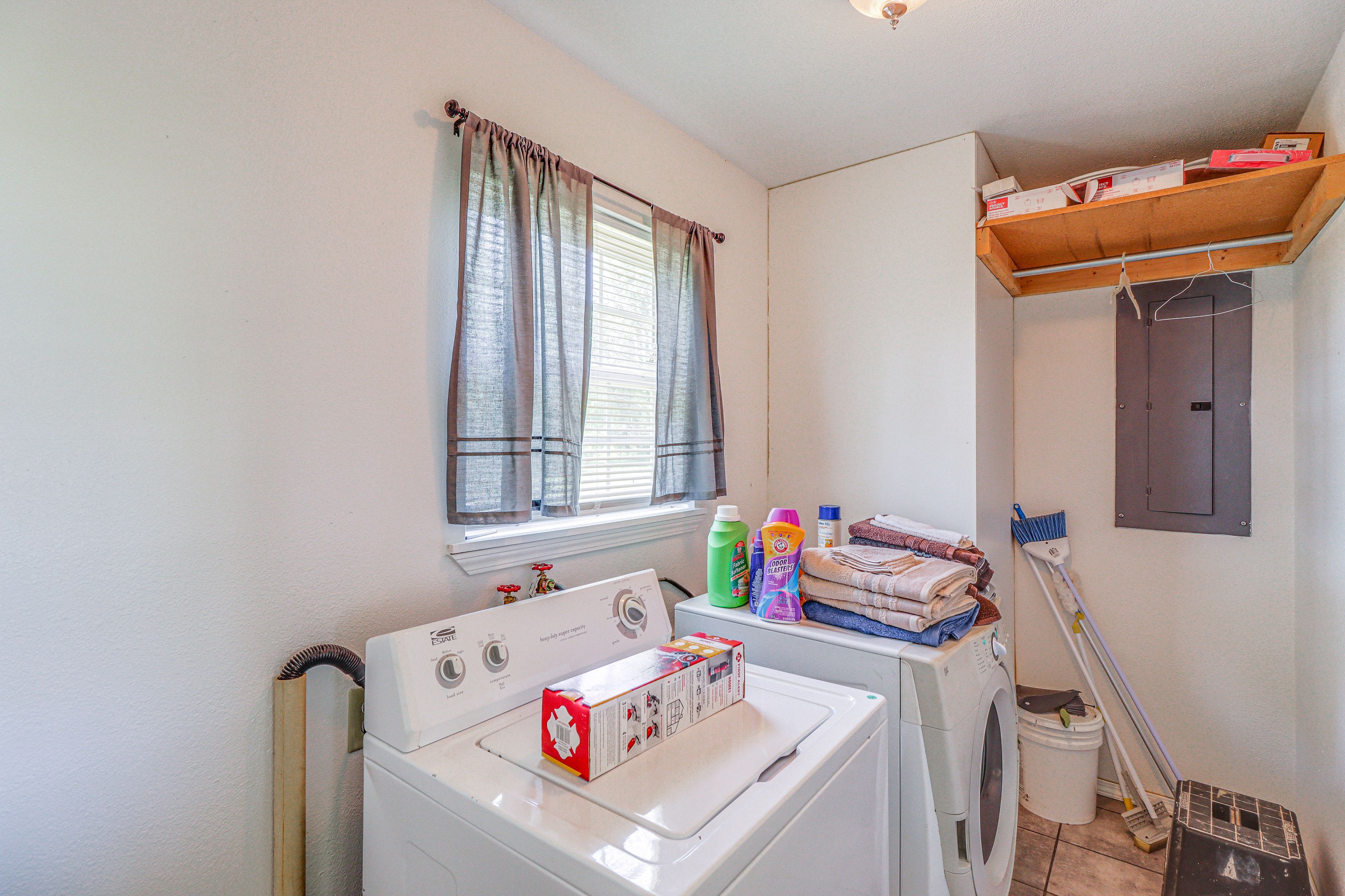 Laundry Room | Washer & Dryer | Detergent Provided