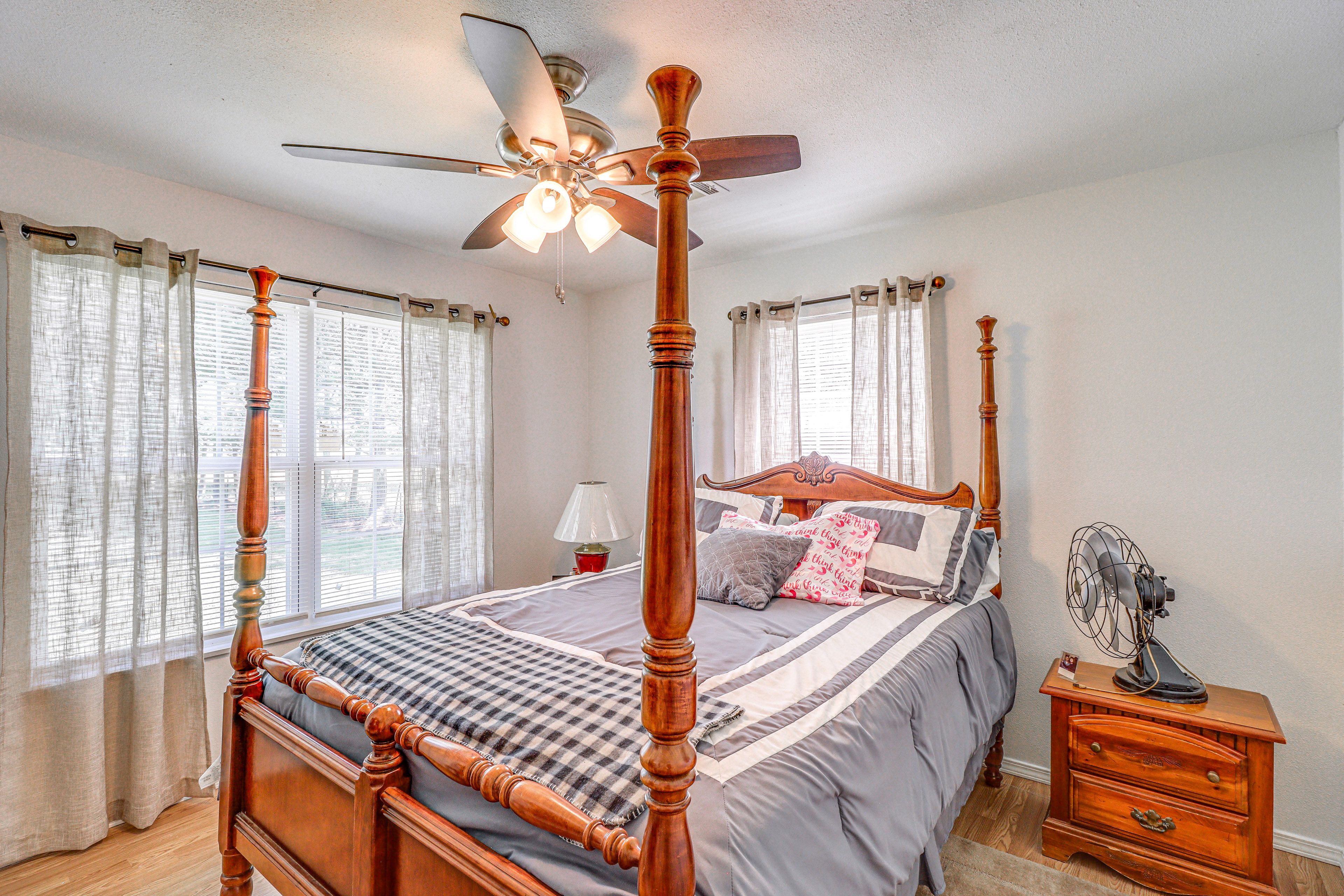 Bedroom 2 | Queen Bed