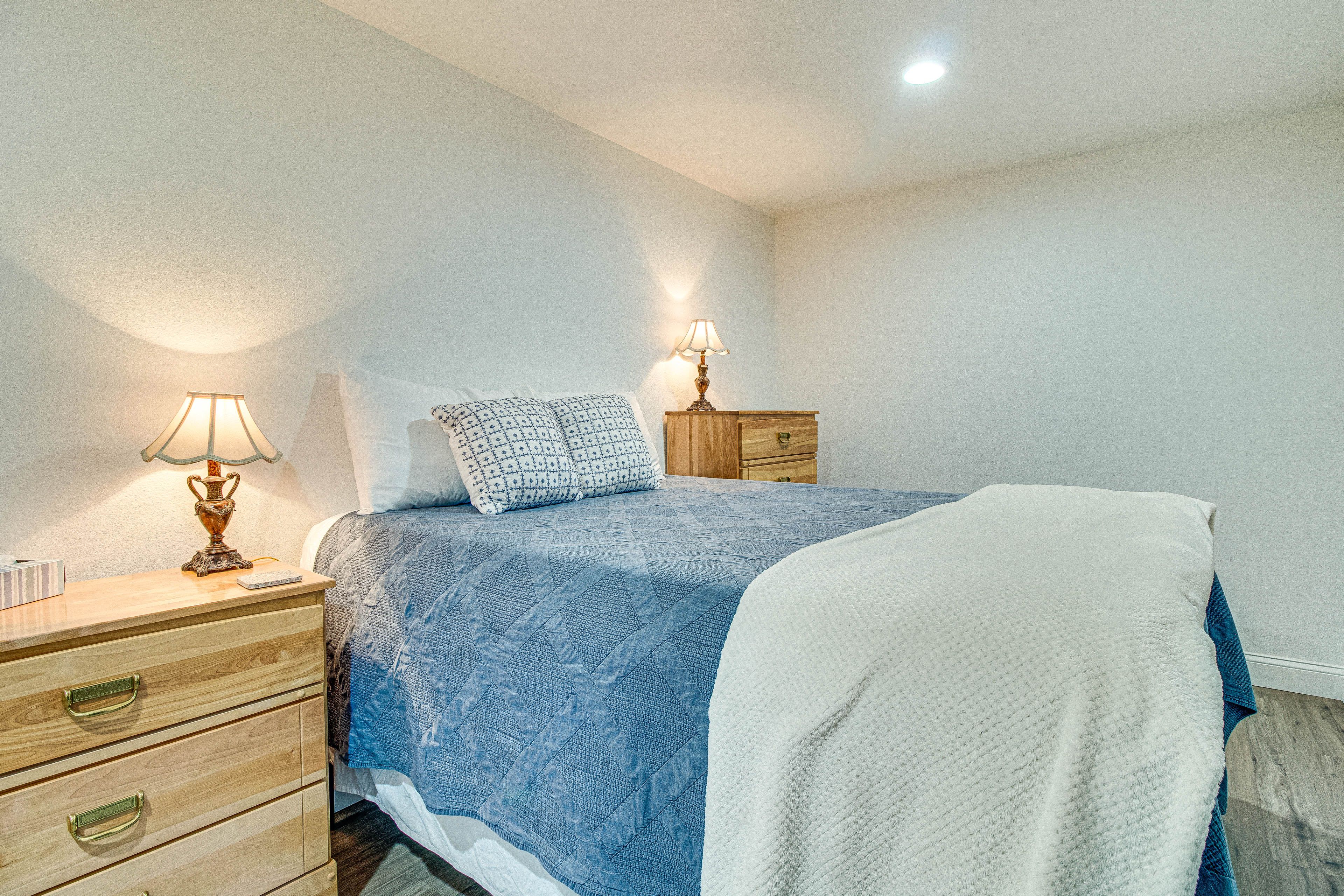 Bedroom 4 | Queen Bed