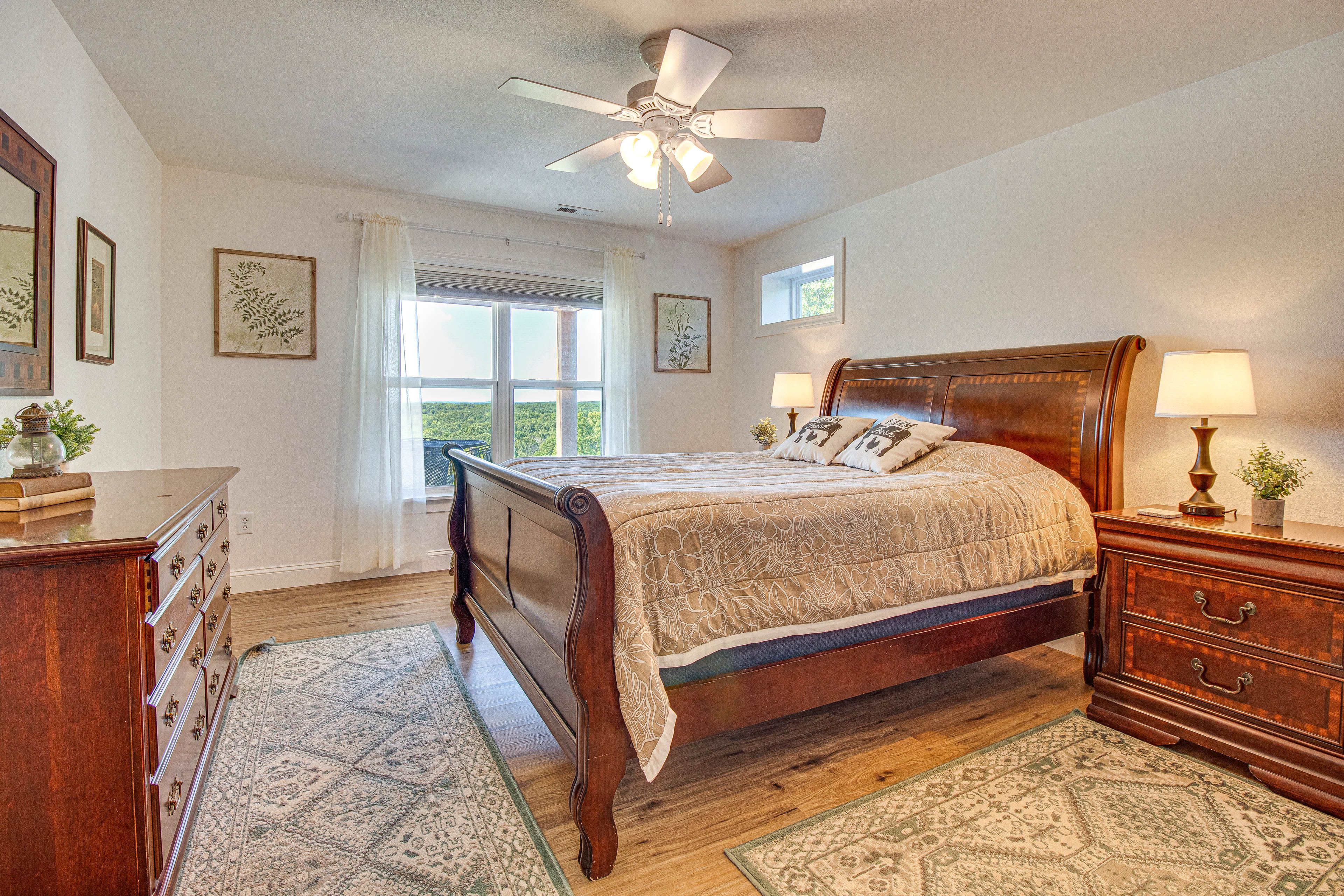 Bedroom 1 | Queen Bed