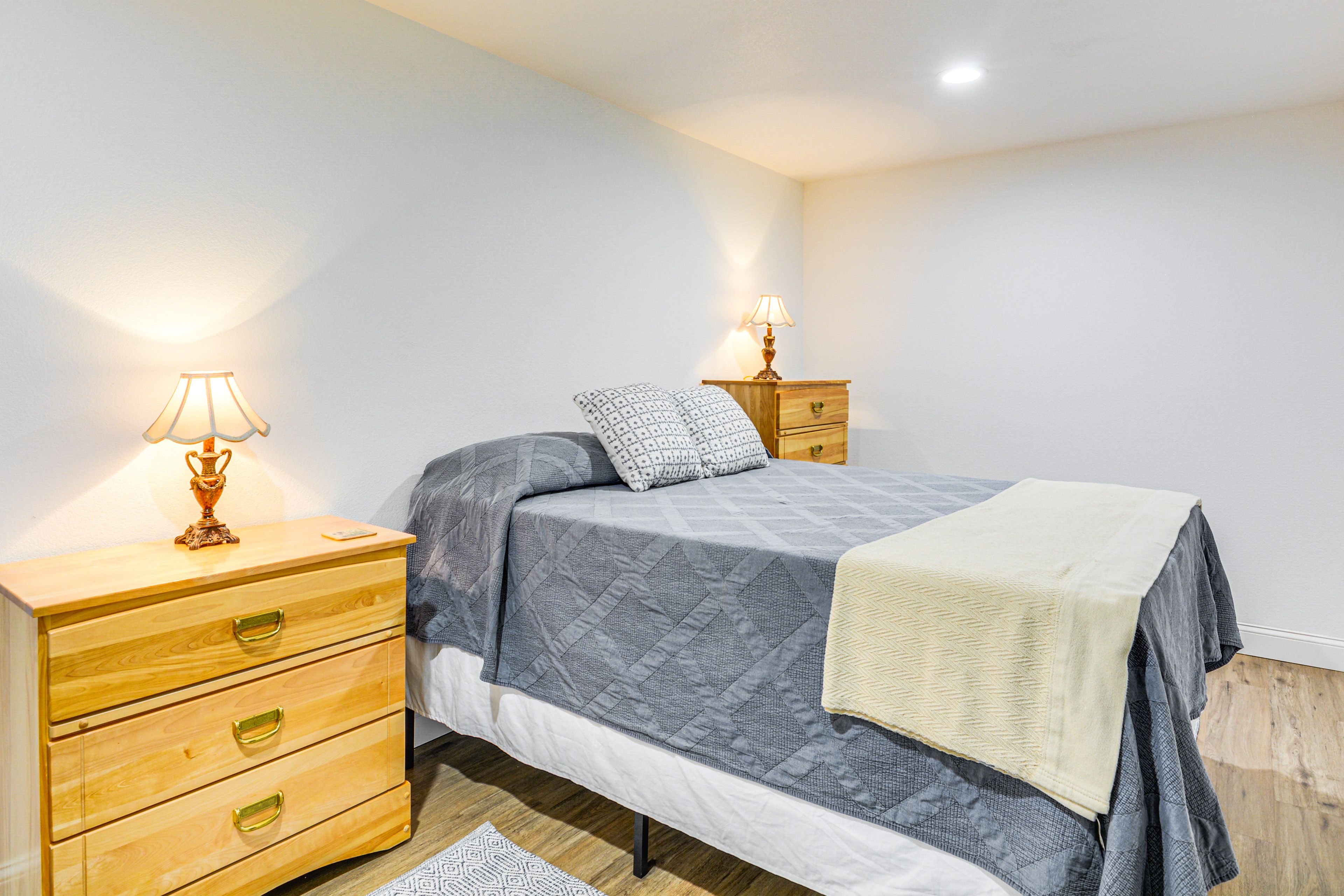 Bedroom 4 | Queen Bed