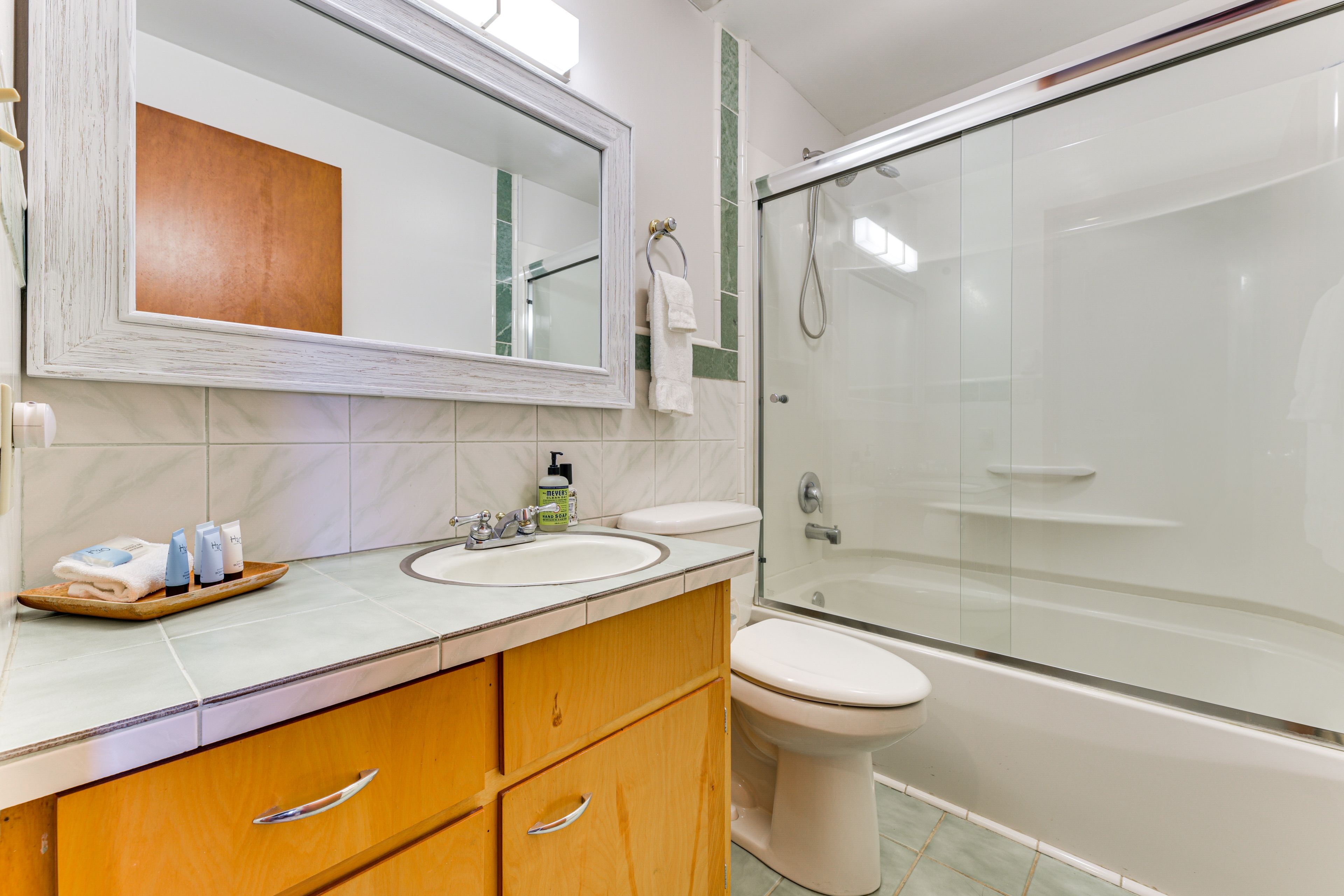 Full Bathroom | 1st Floor