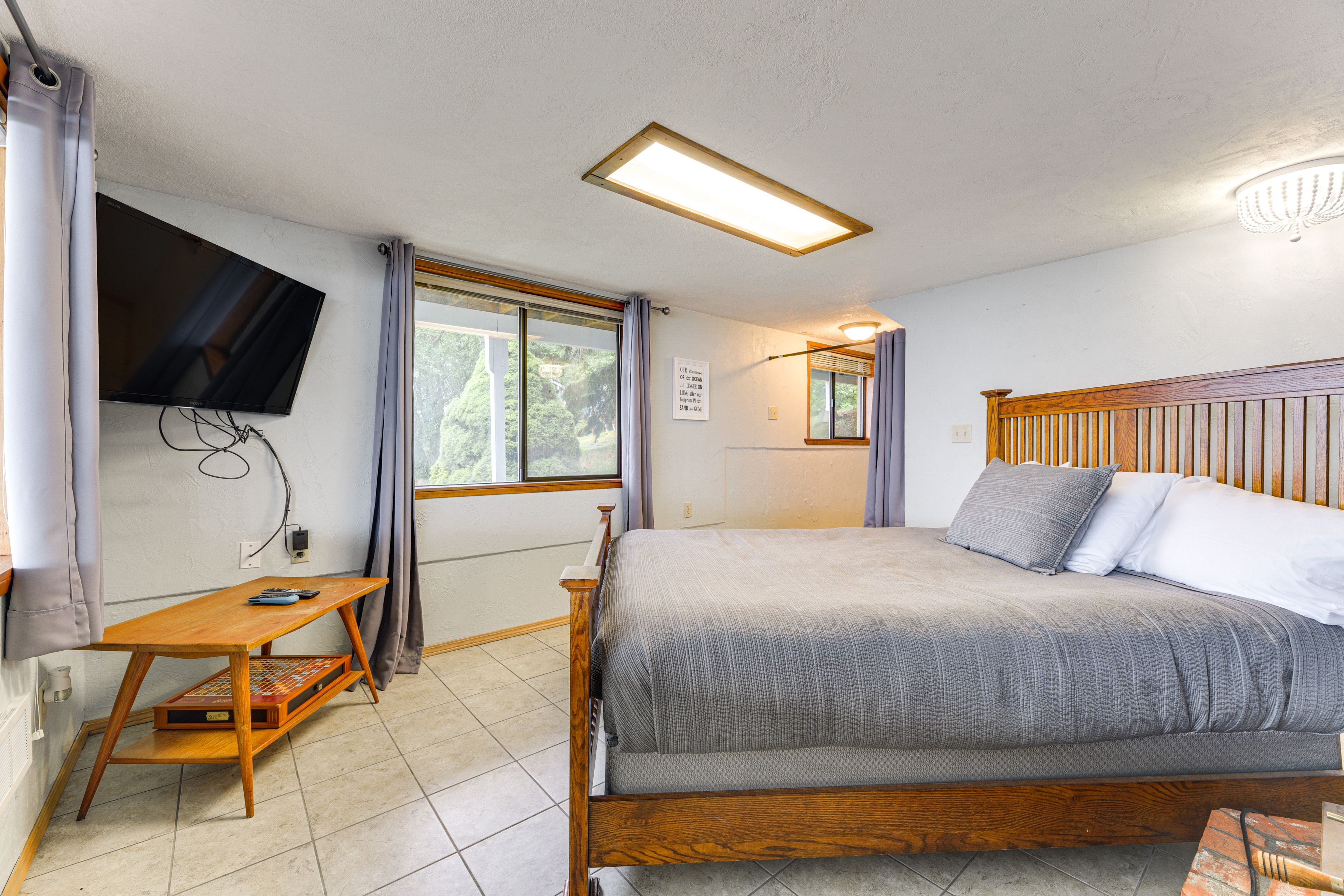 Basement | Queen Bed