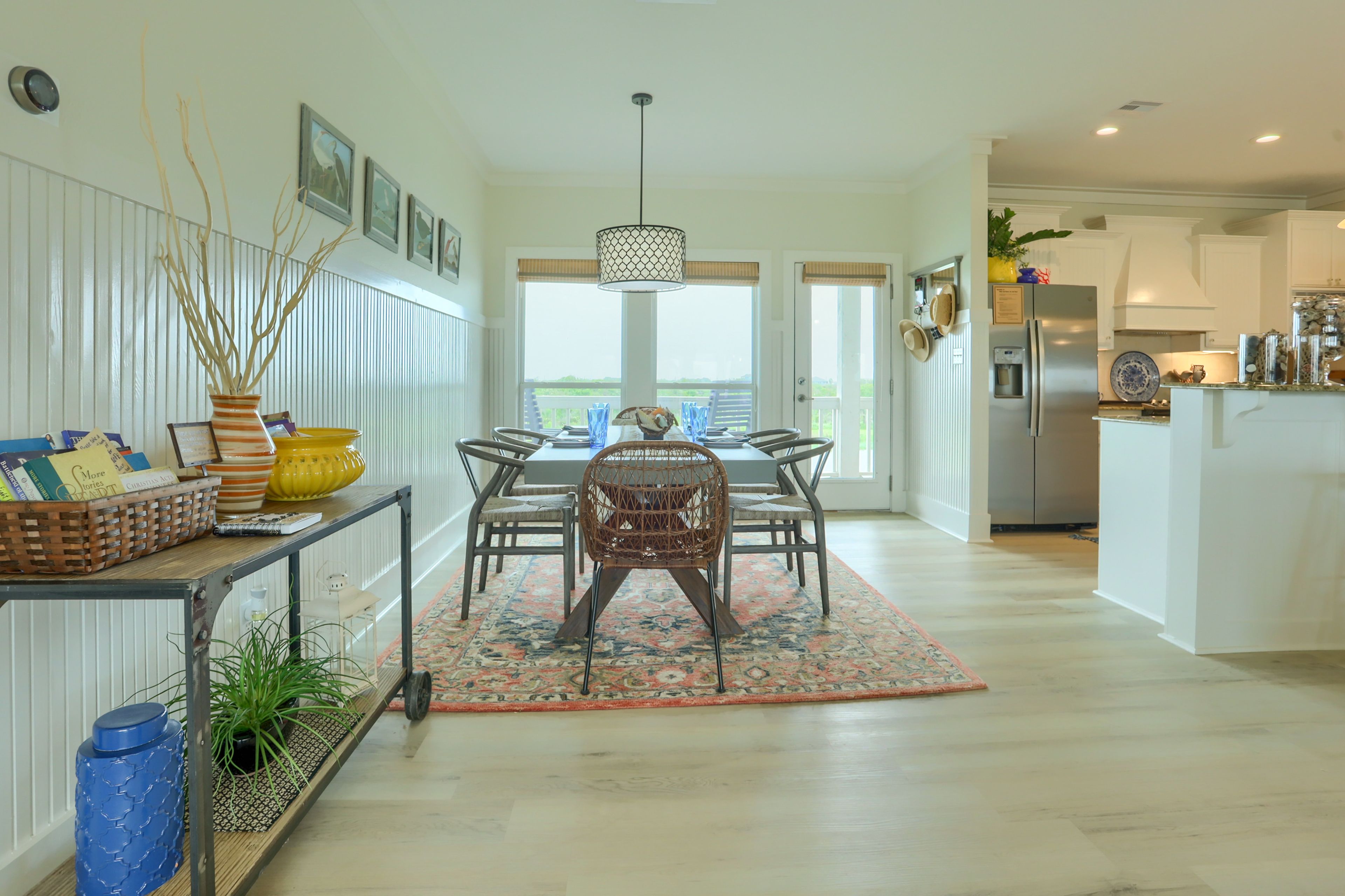 Dining Area | Dishware/Flatware Provided