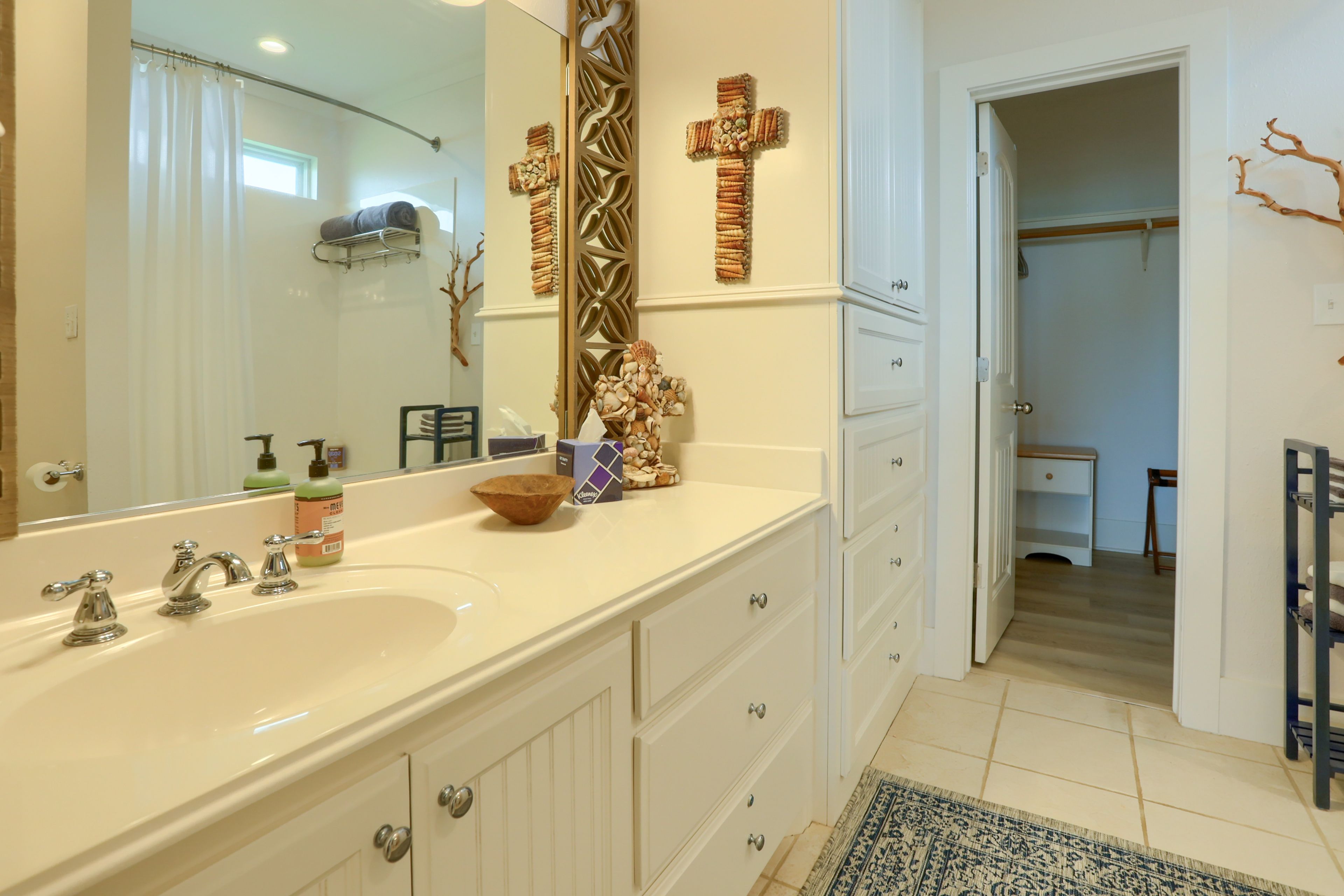 Bathroom | Complimentary Toiletries | Towels Provided
