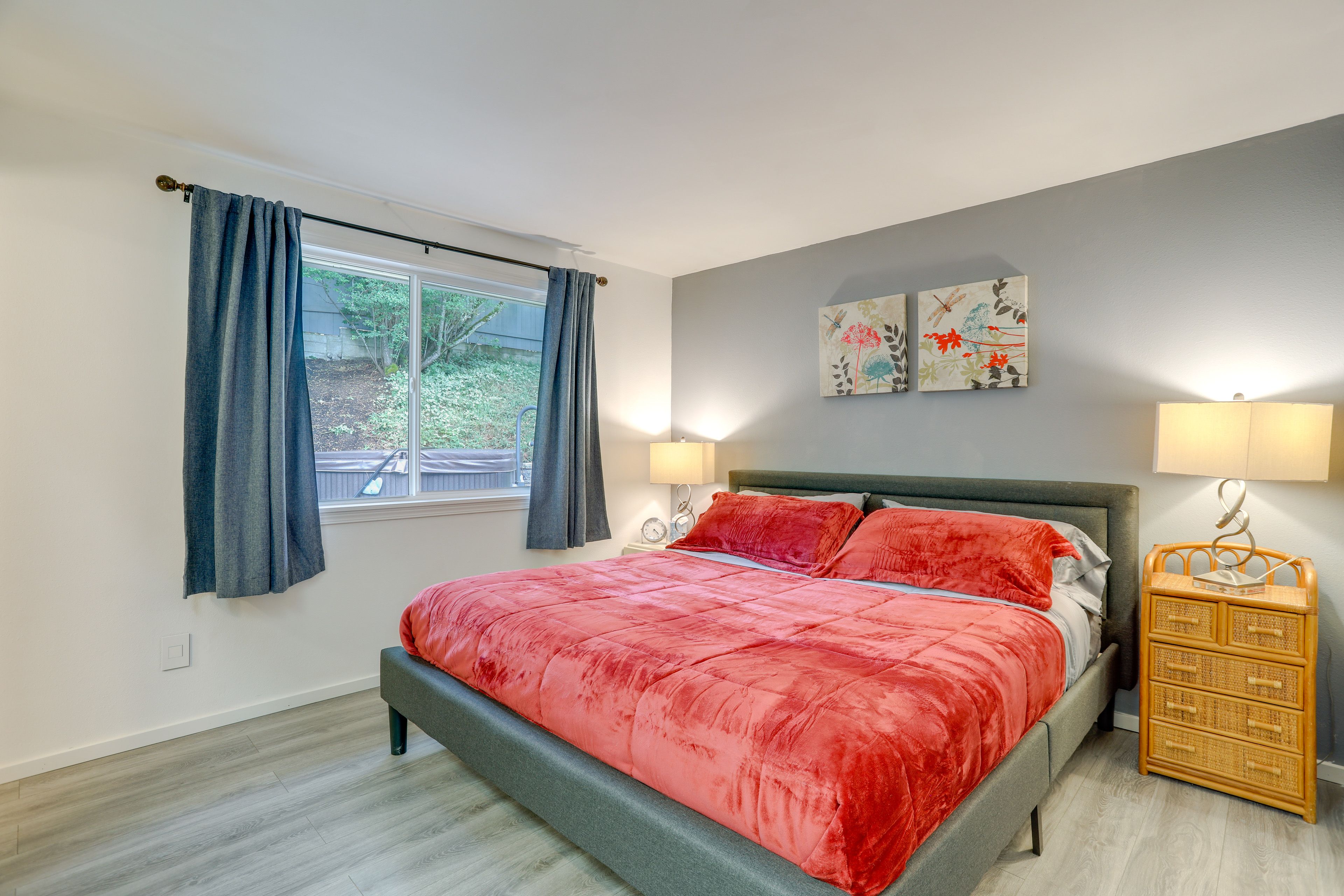Bedroom 1 | King Bed