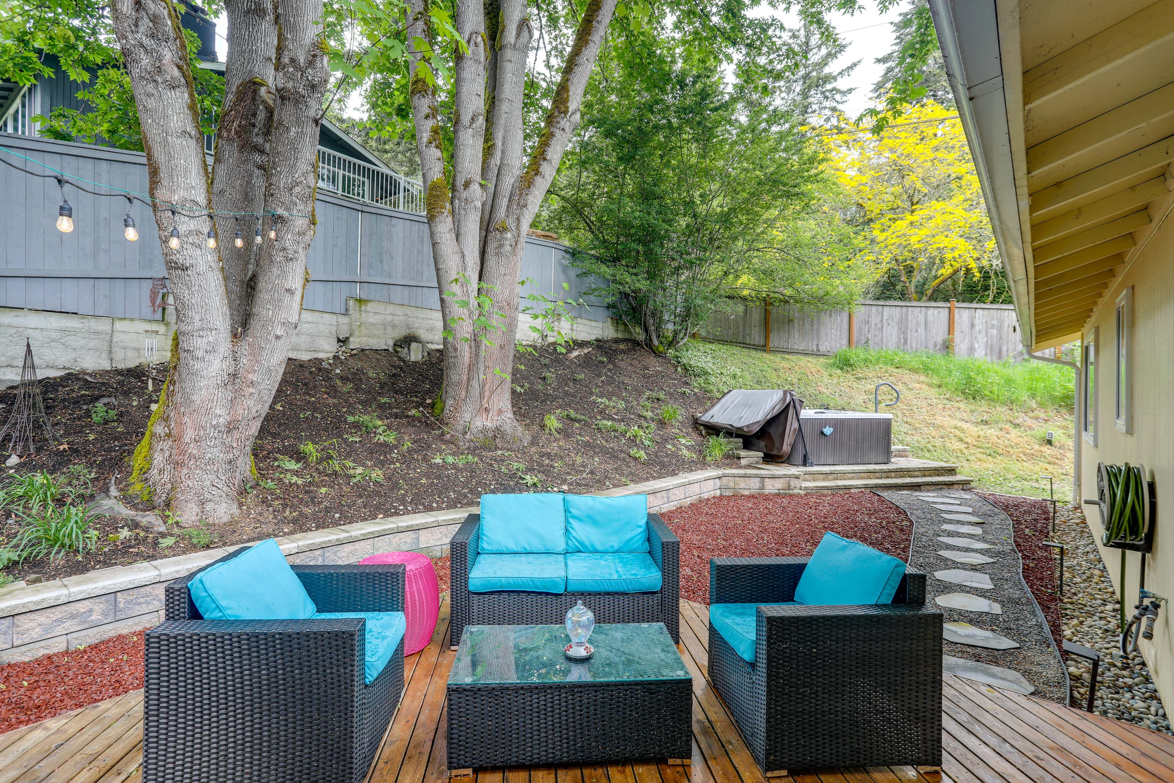 Sammamish Vacation Rental | 2BR | 2BA | 1 Step to Enter | 1,200 Sq Ft