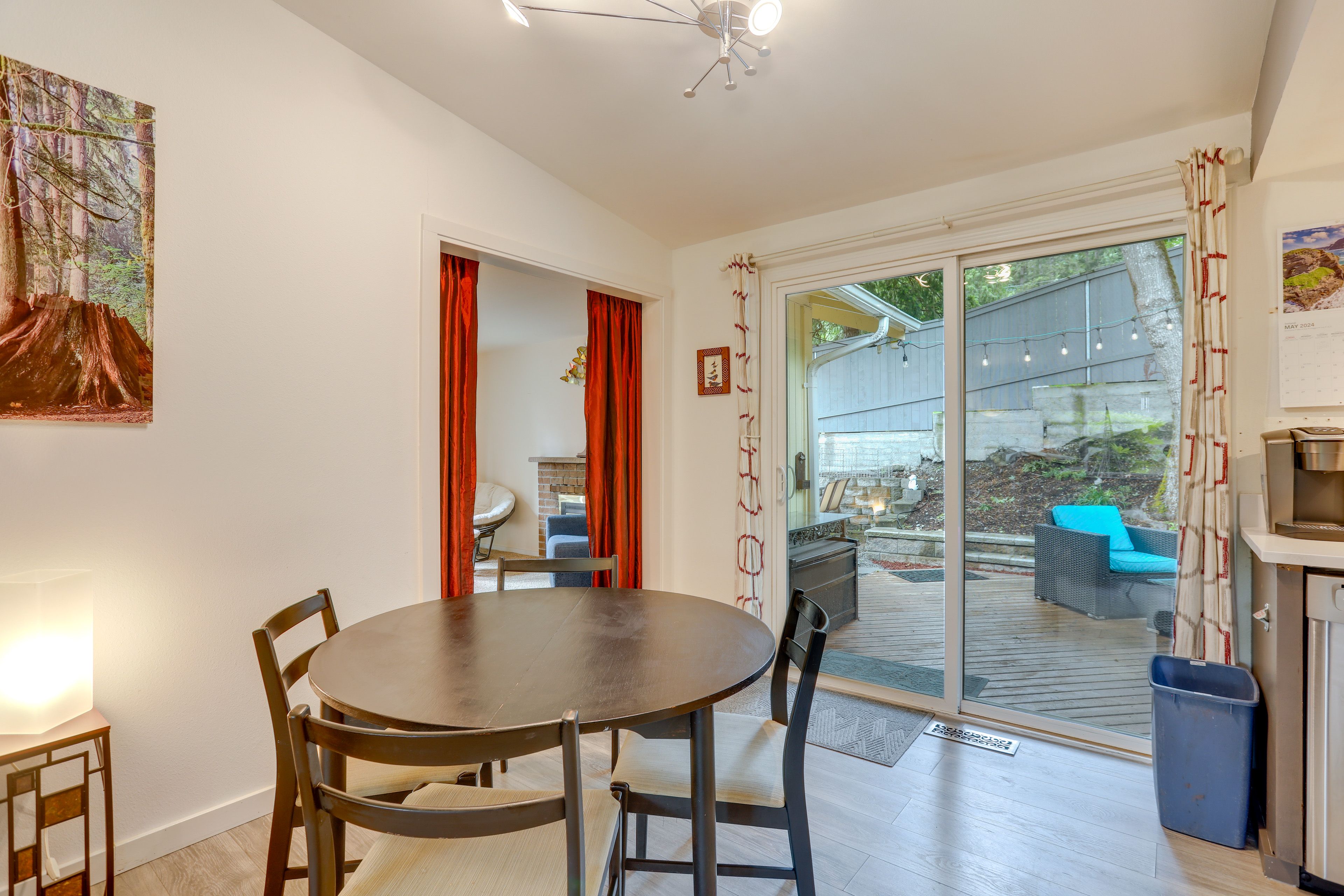 Dining Area | Dishware/Flatware