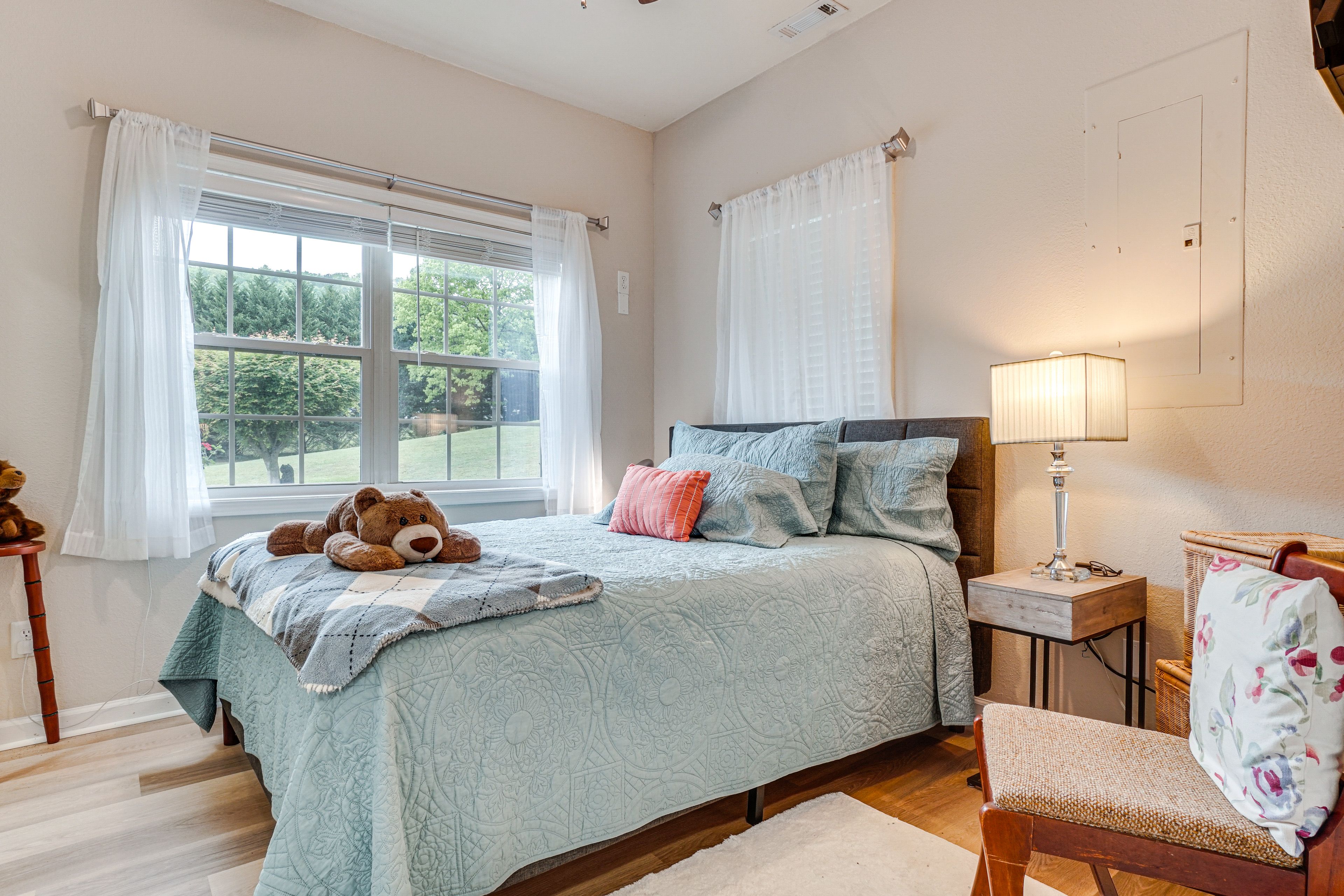 Bedroom 2 | Queen Bed | Smart TV