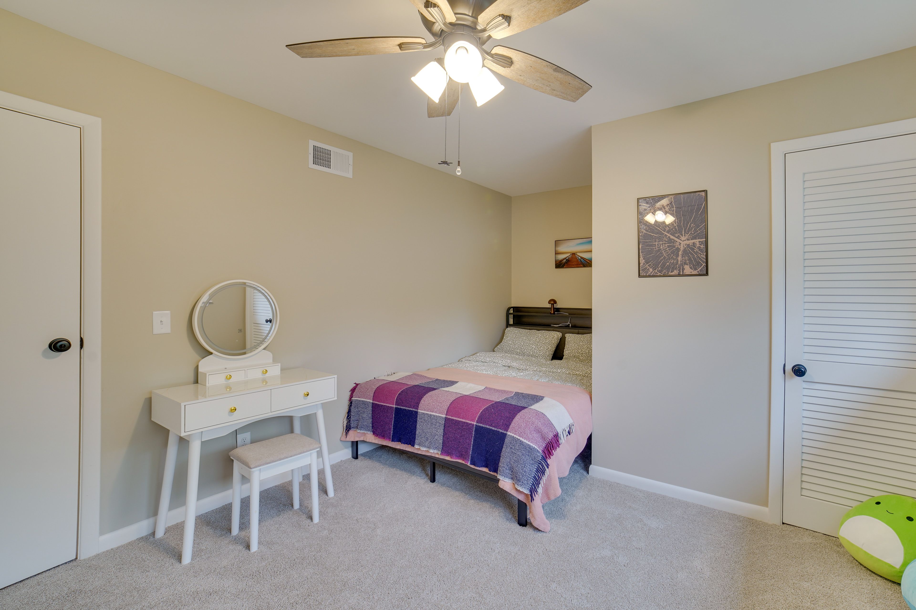 Bedroom 2 | Queen Bed | 1st Floor | Linens Provided