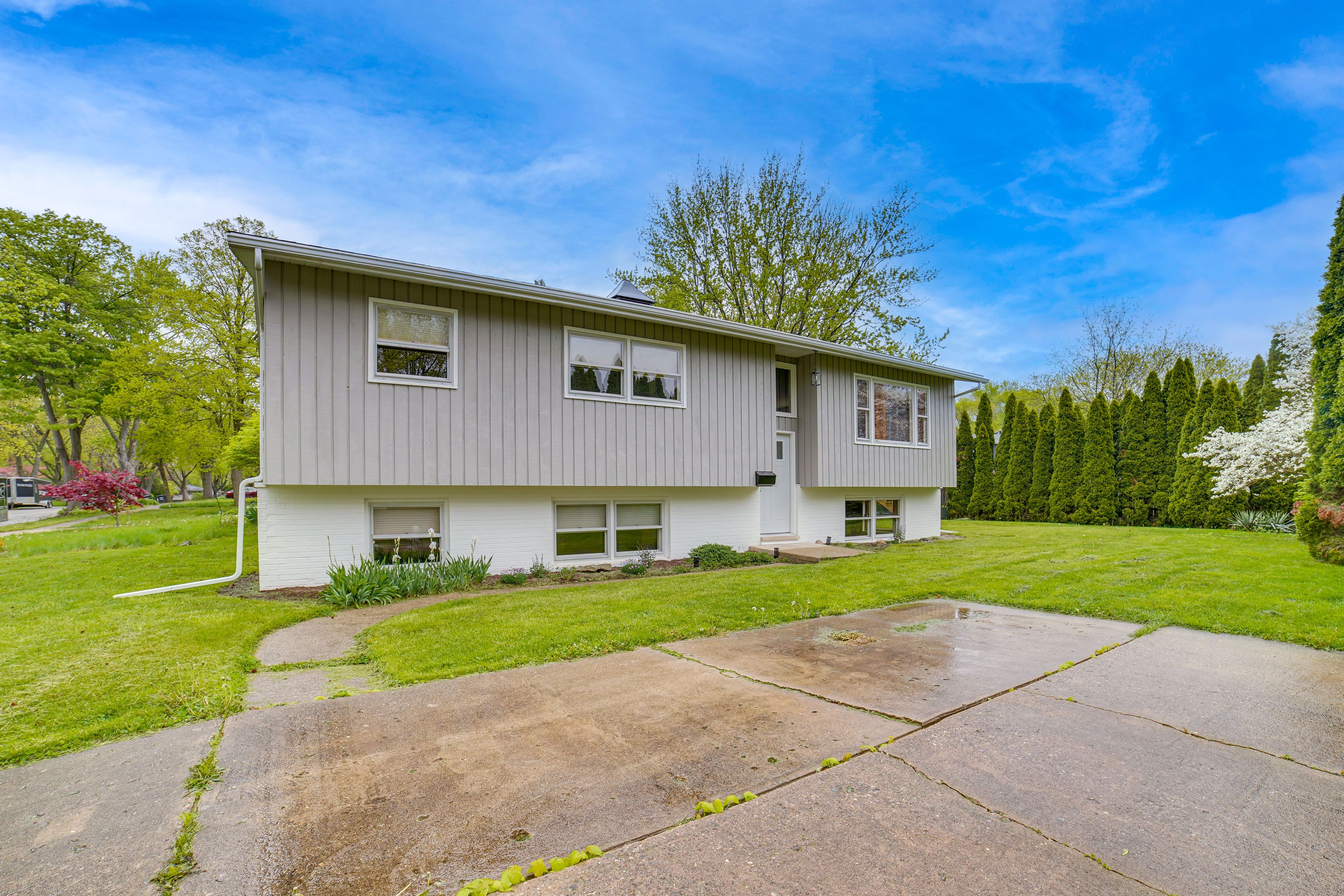 Home Exterior | Parking | Driveway (3 Vehicles)
