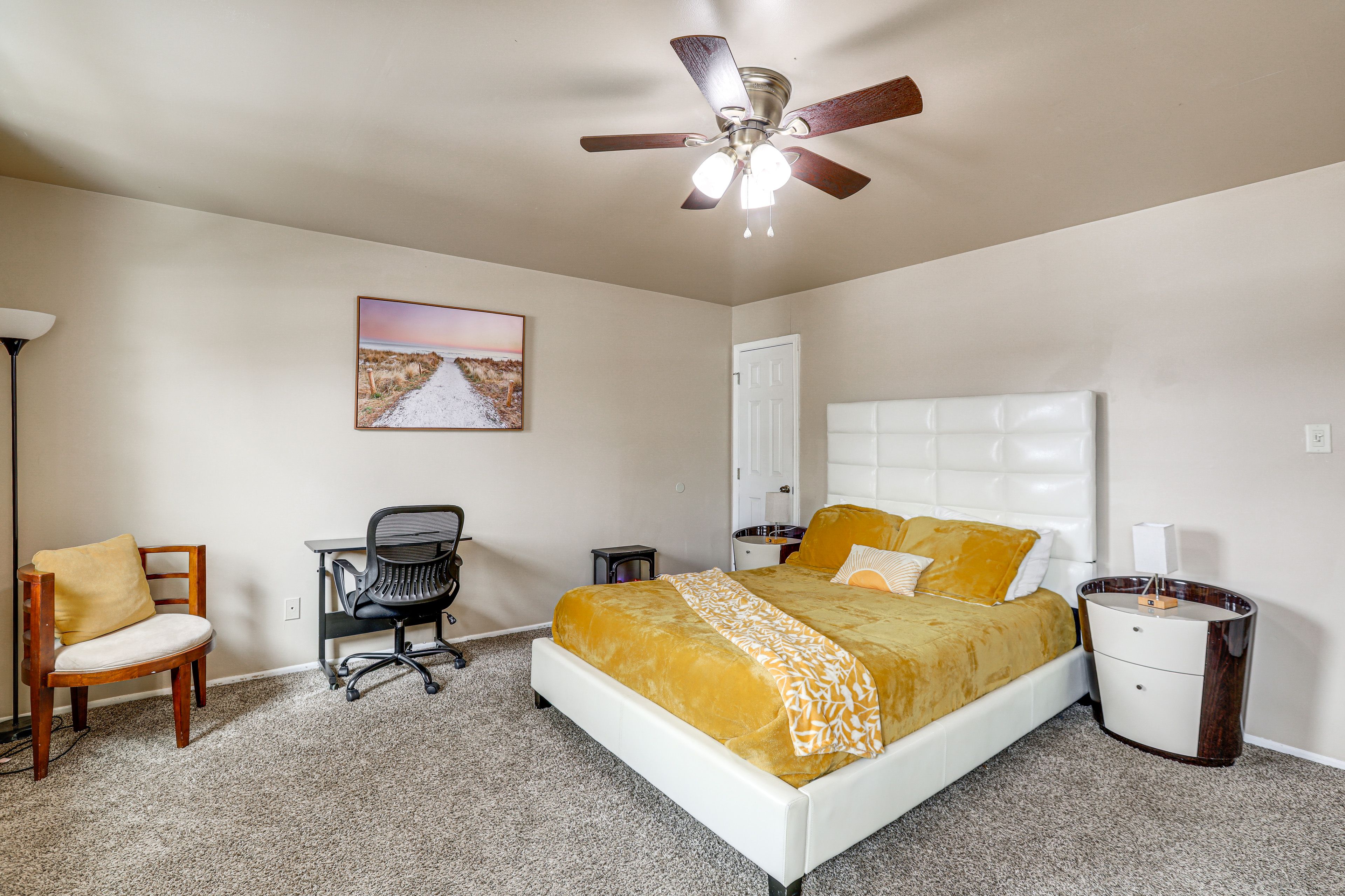 Bedroom 2 | 2nd Floor | Full Bed | Smart TV