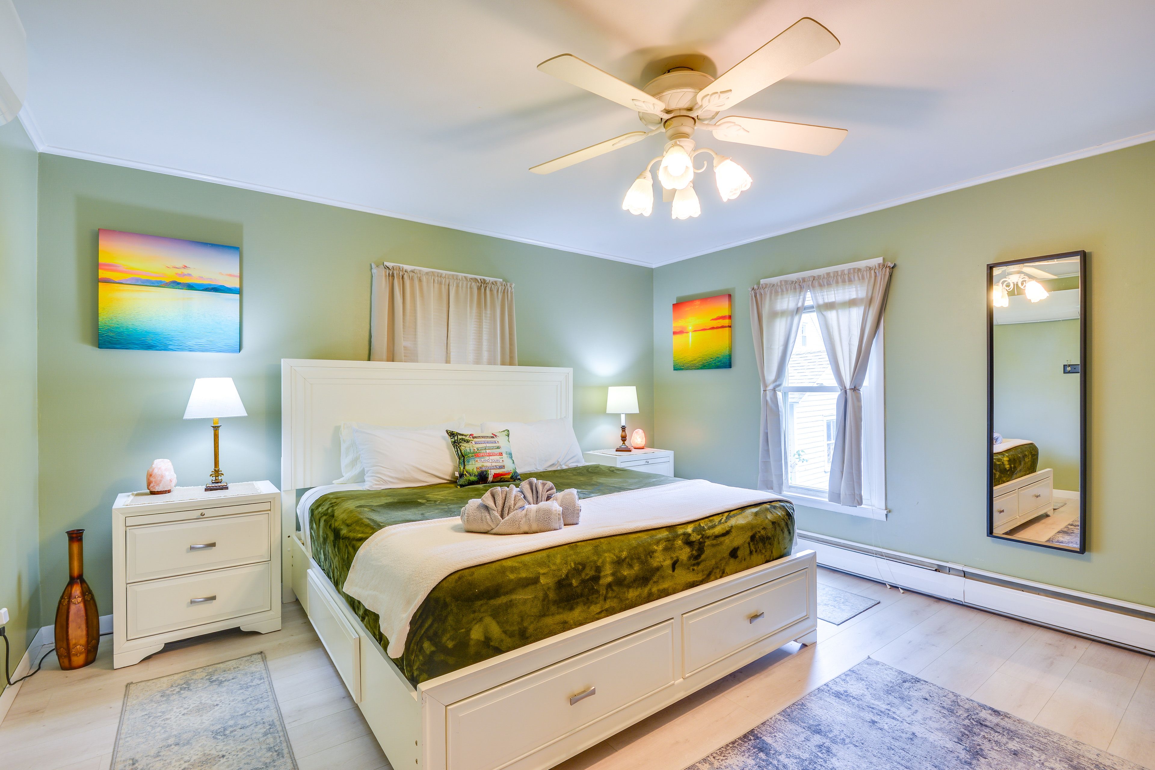 Bedroom | King Bed | Smart TV