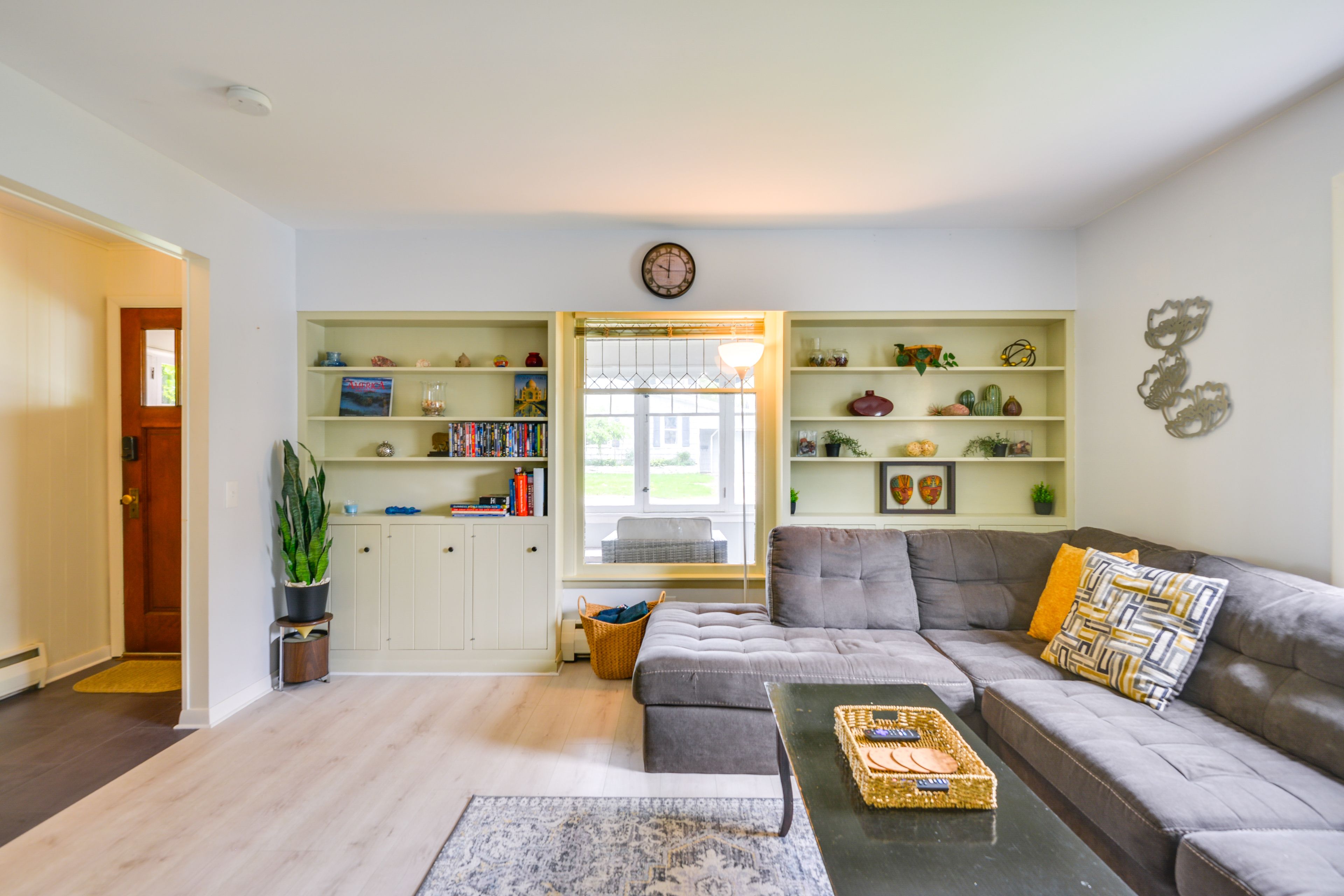 Living Area | Smart TV | Books | Board Games