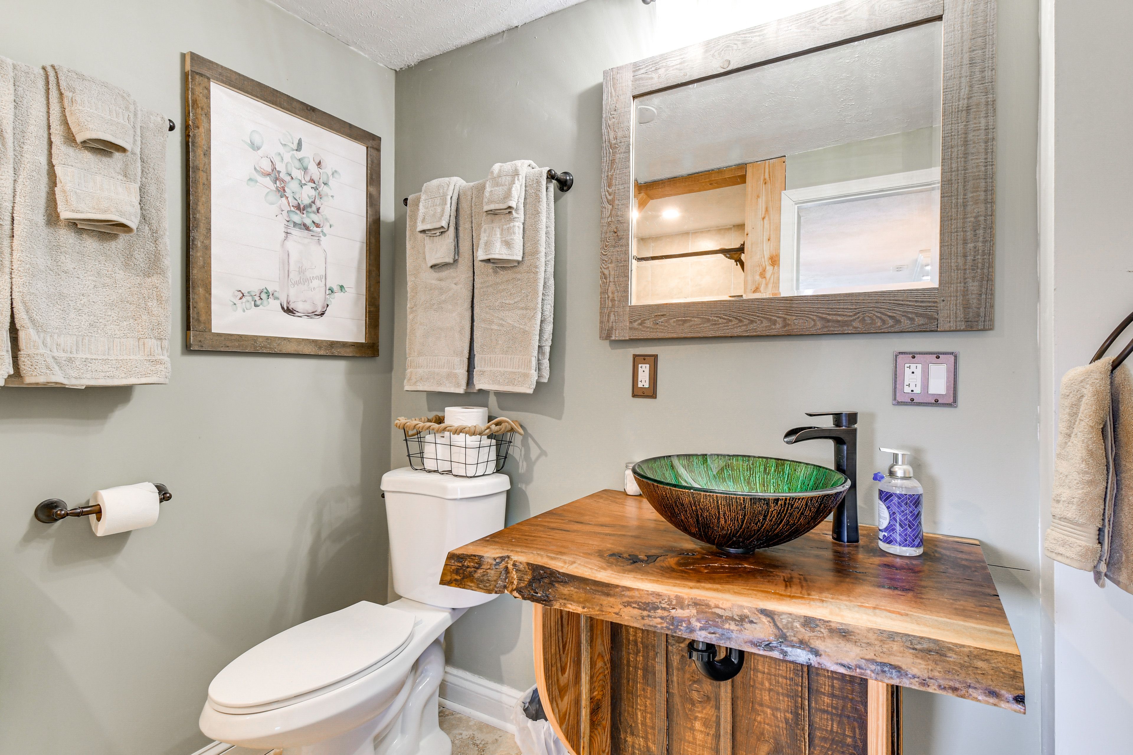 En-Suite Bathroom | Towels Provided | Complimentary Toiletries | Hair Dryer
