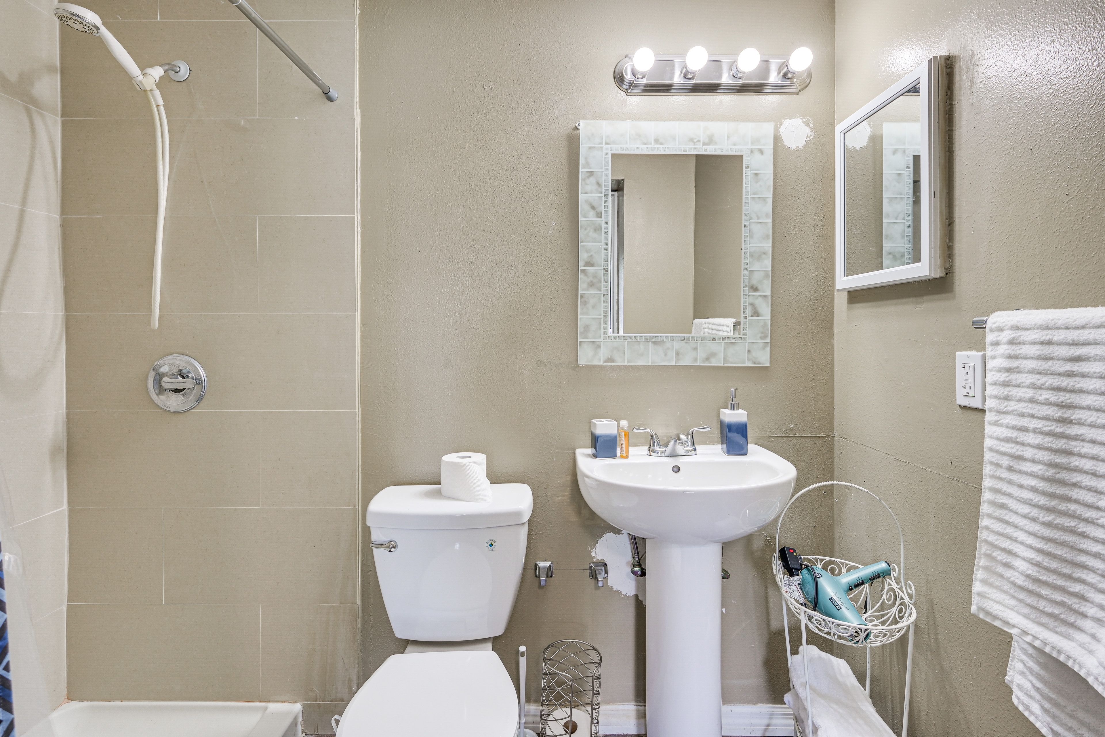 En-Suite Bathroom | Towels Provided