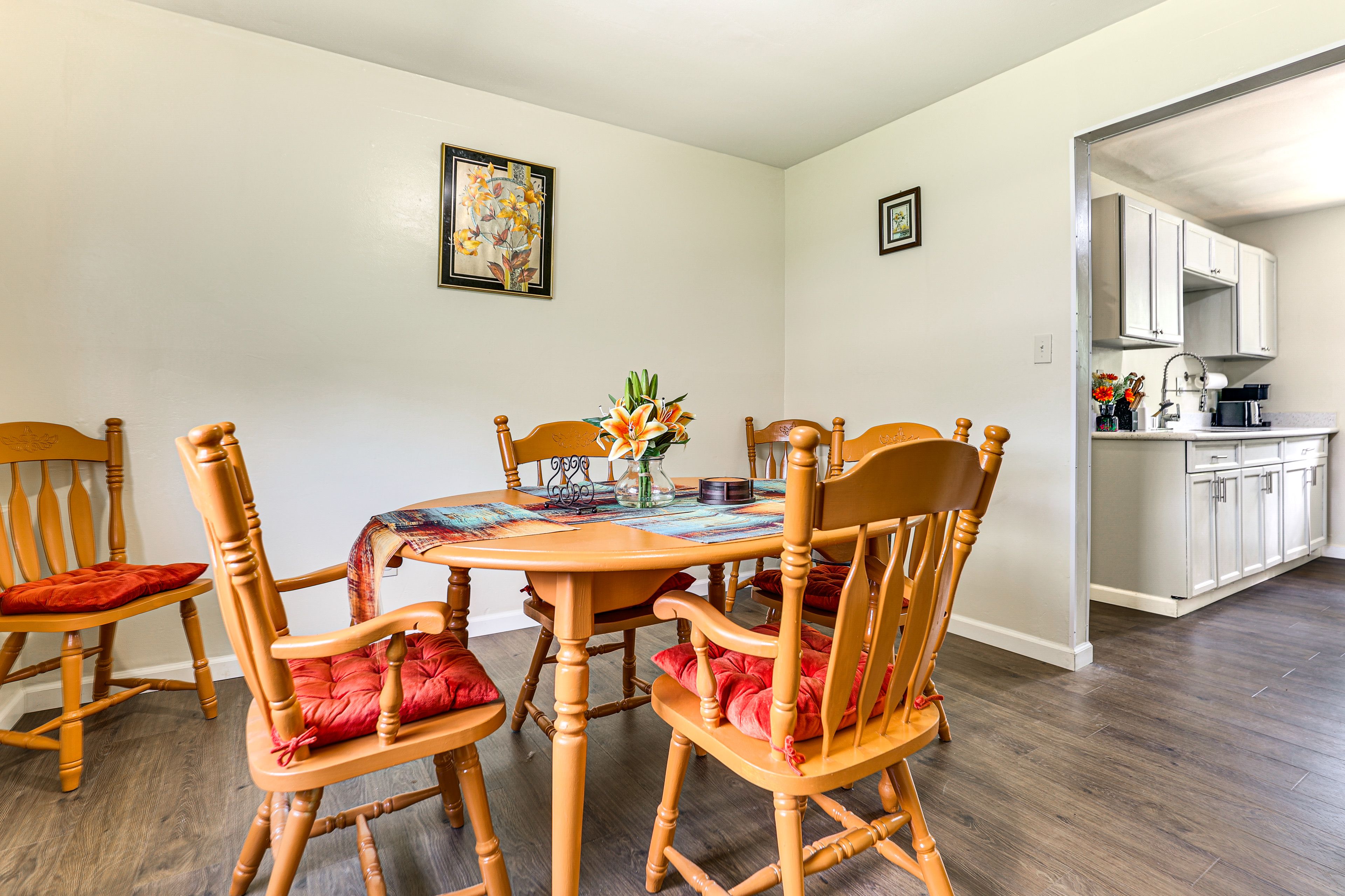 Dining Area & Kitchen
