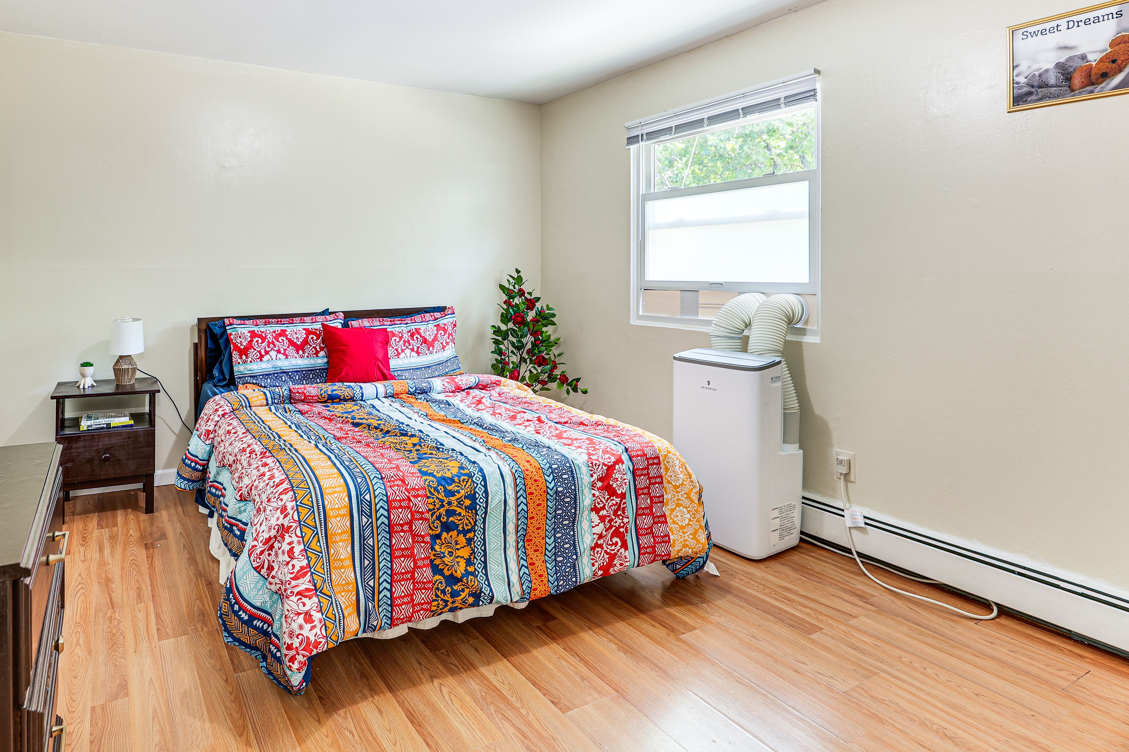 Bedroom 2 | Queen Bed