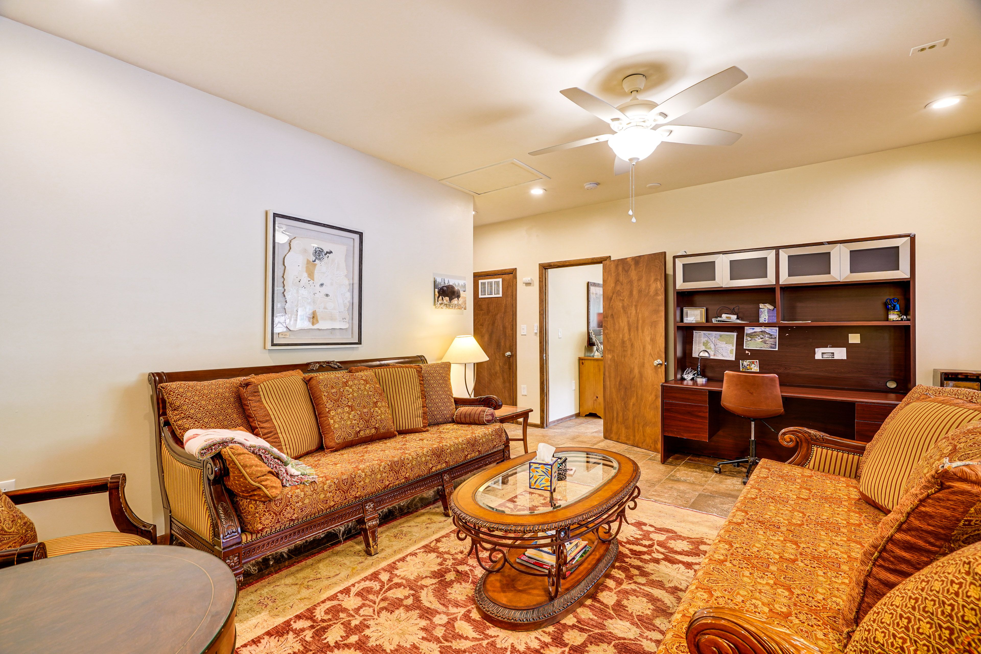 Living Room | Smart TV | Workstation