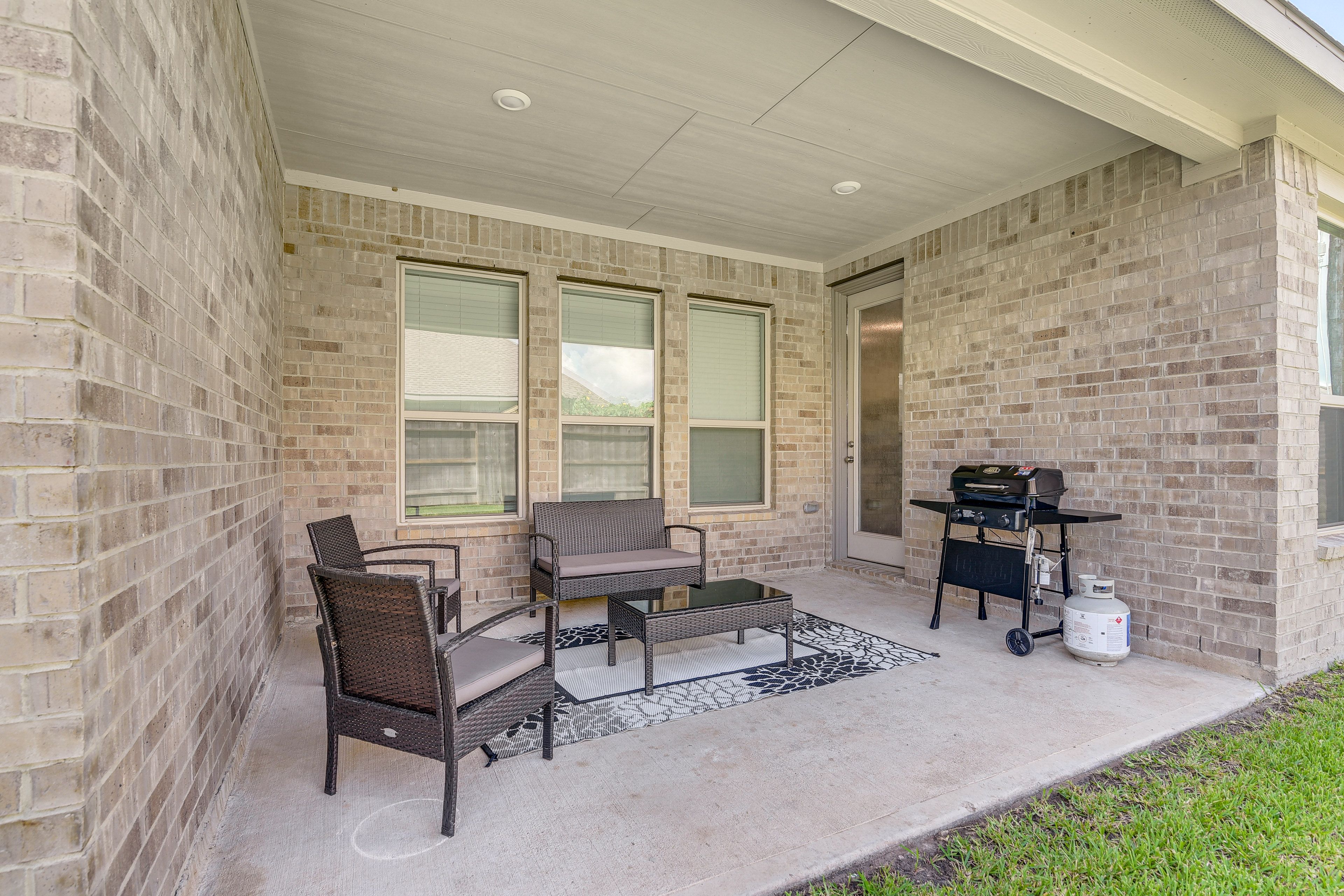 Private Patio | Gas Grill