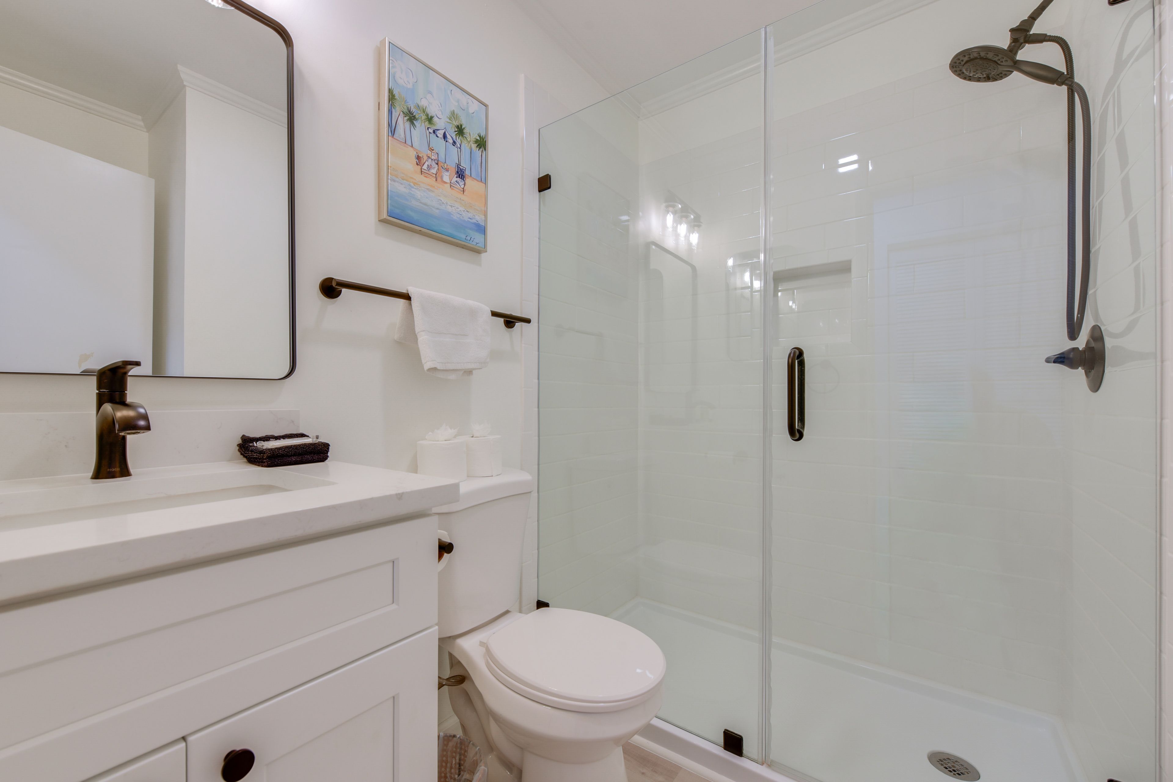Full Bathroom | Towels Provided | Complimentary Toiletries