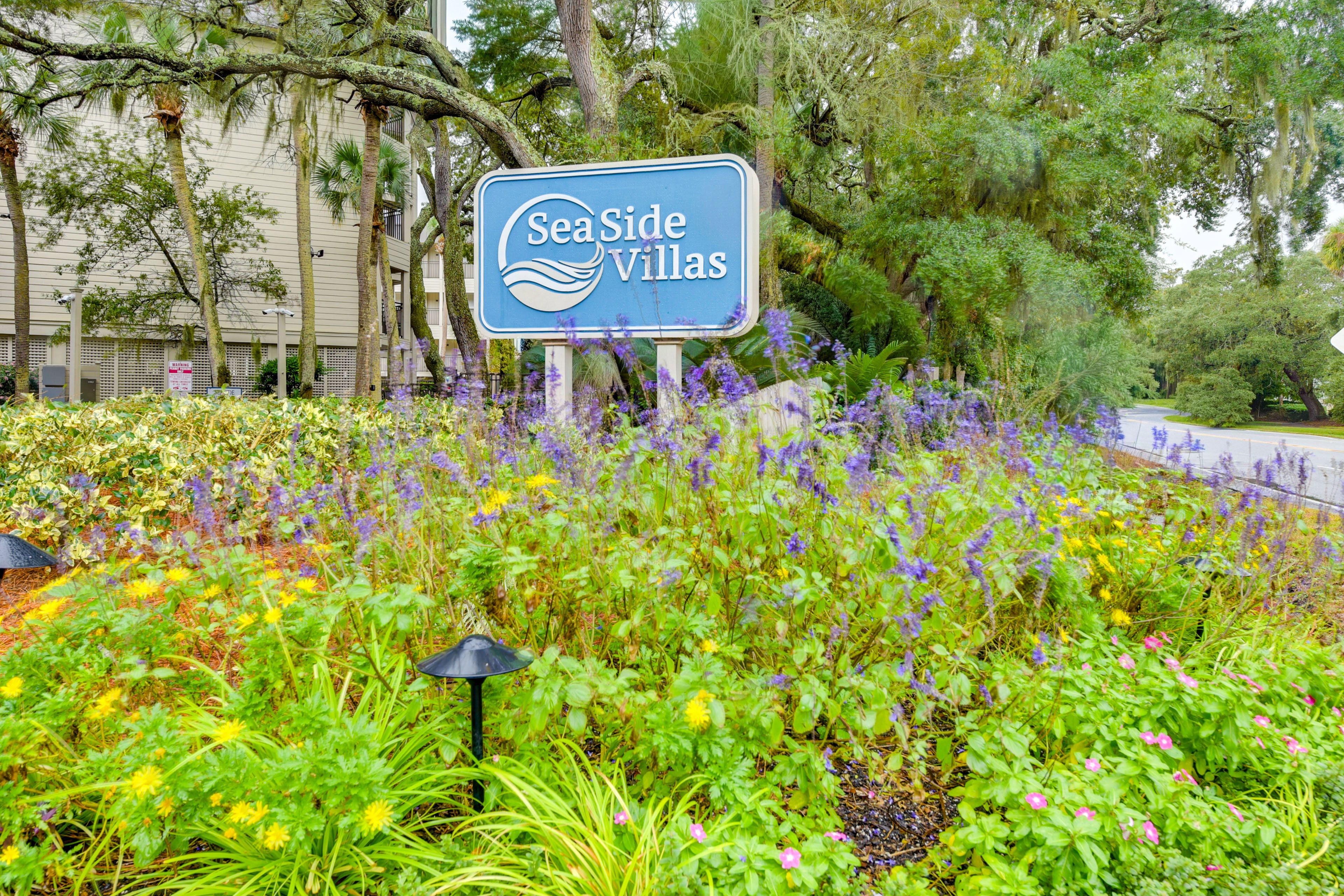 Located in Sea Side Villas