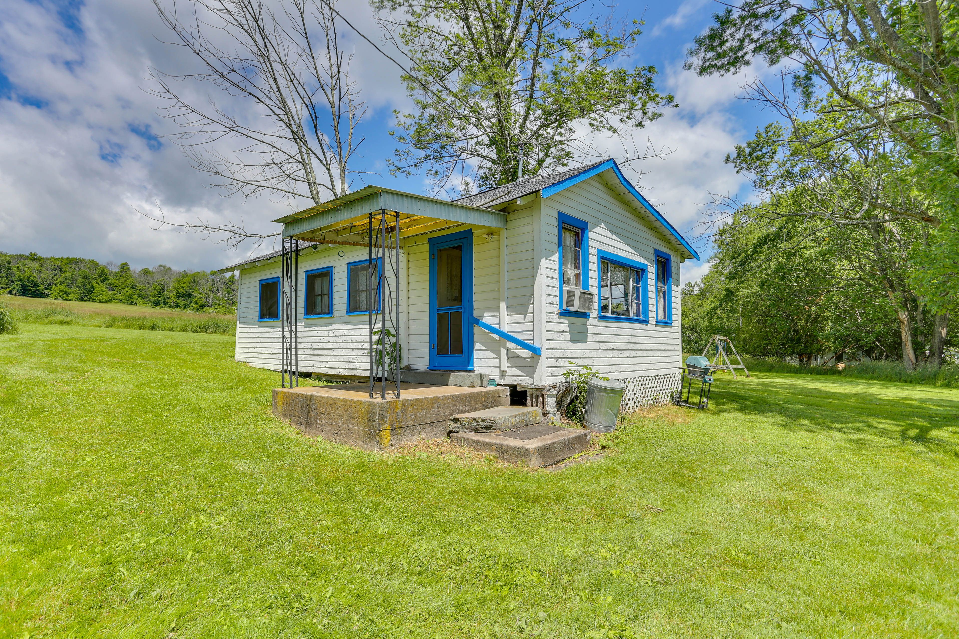 Honesdale Vacation Rental | 2BR | 1BA | 1,234 Sq Ft | Stairs Required