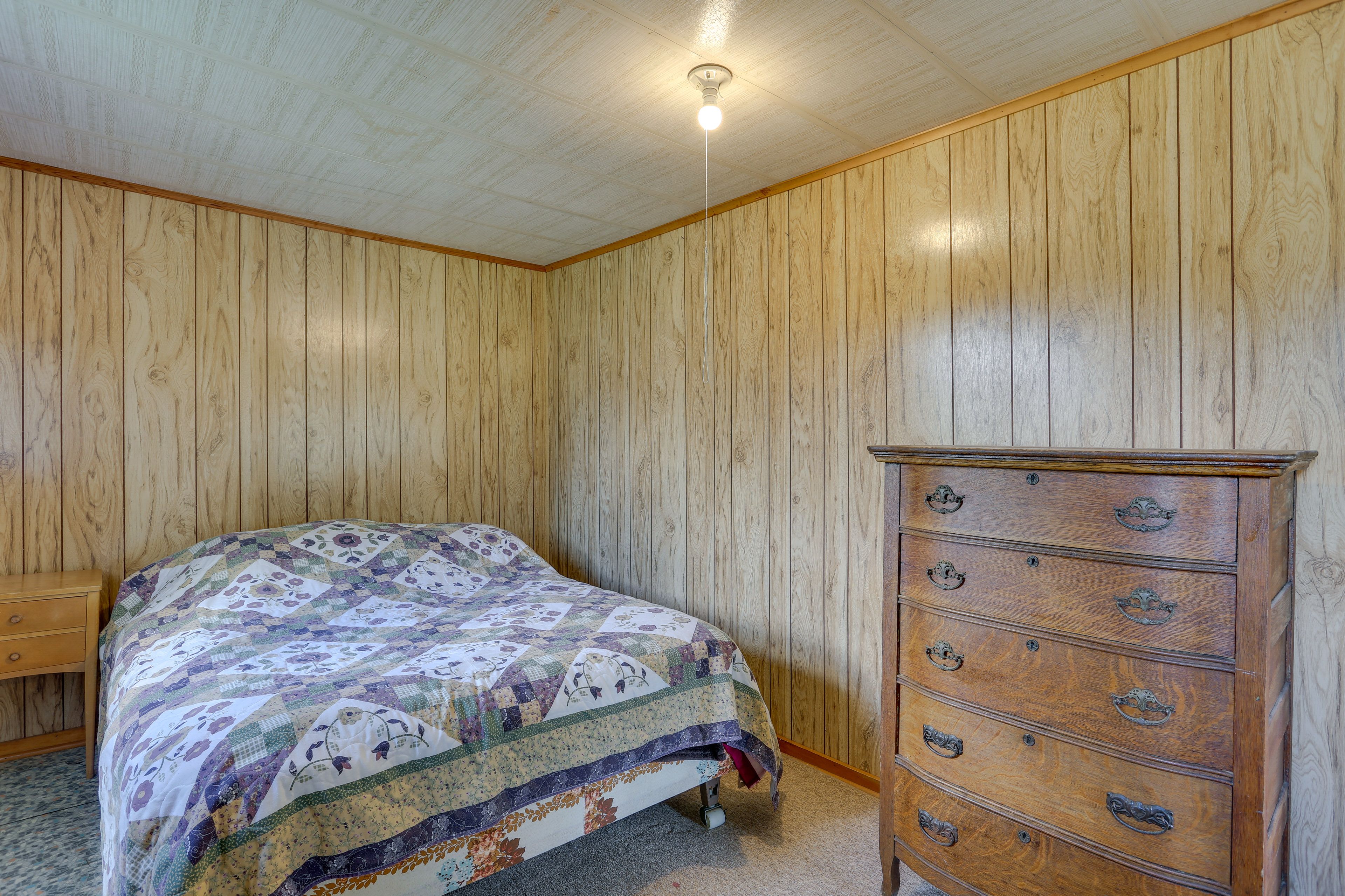 Bedroom 1 | Queen Bed | Linens Not Provided