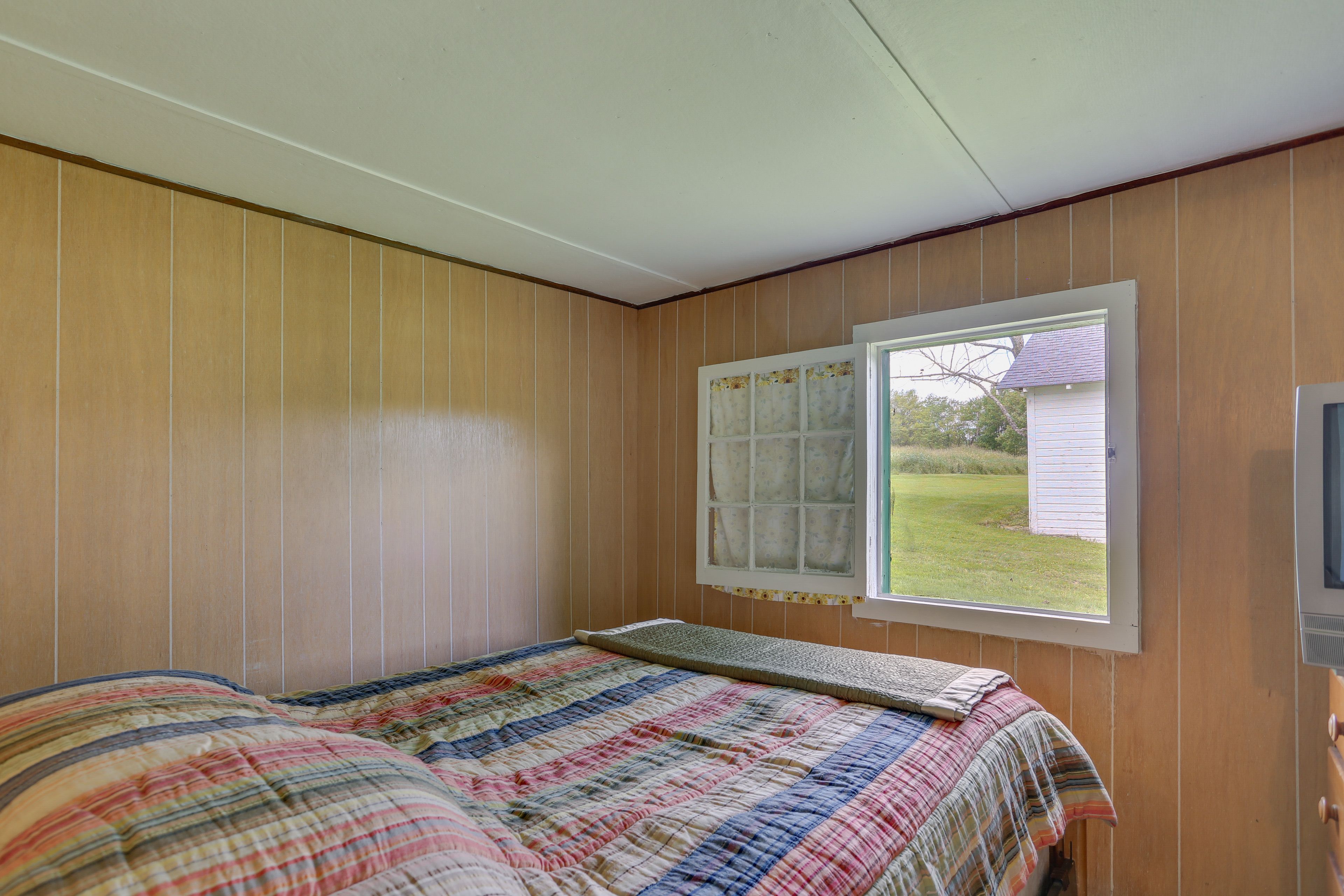 Bedroom 1 | Full Bed | Linens Not Provided | TV