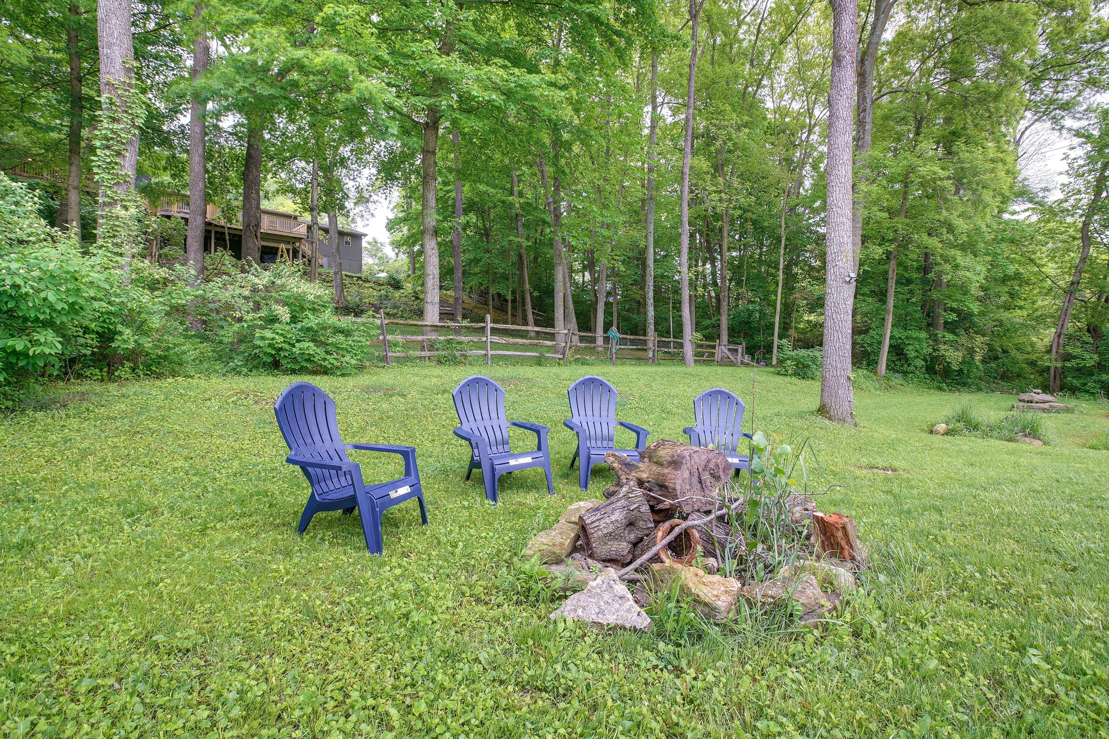 Riverfront Seating | Wood-Burning Fire Pit (Wood Provided)