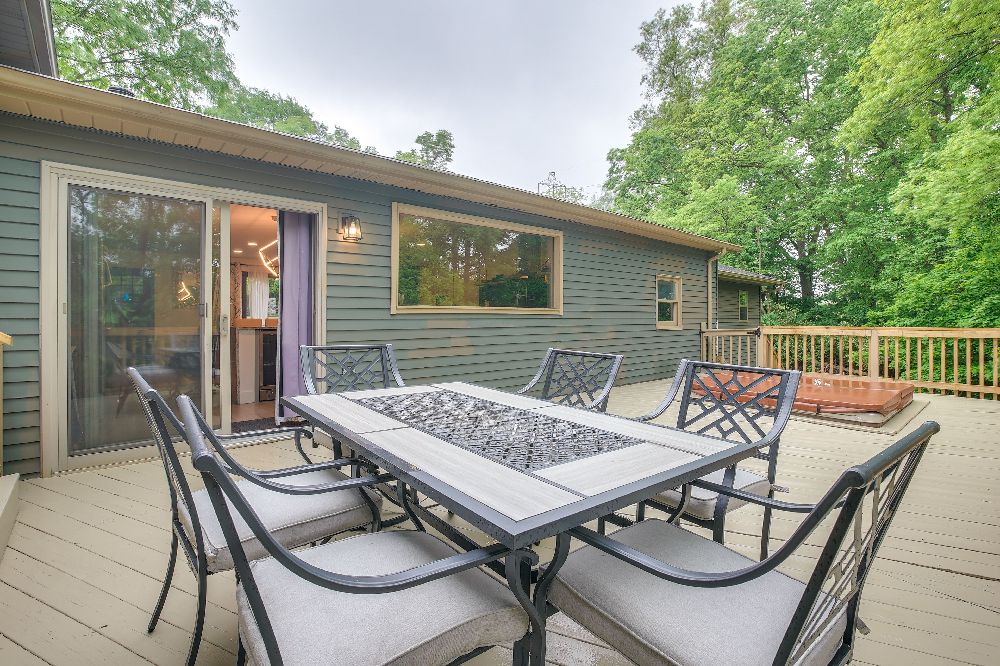 Patio | Outdoor Dining Table | Hot Tub Not Available