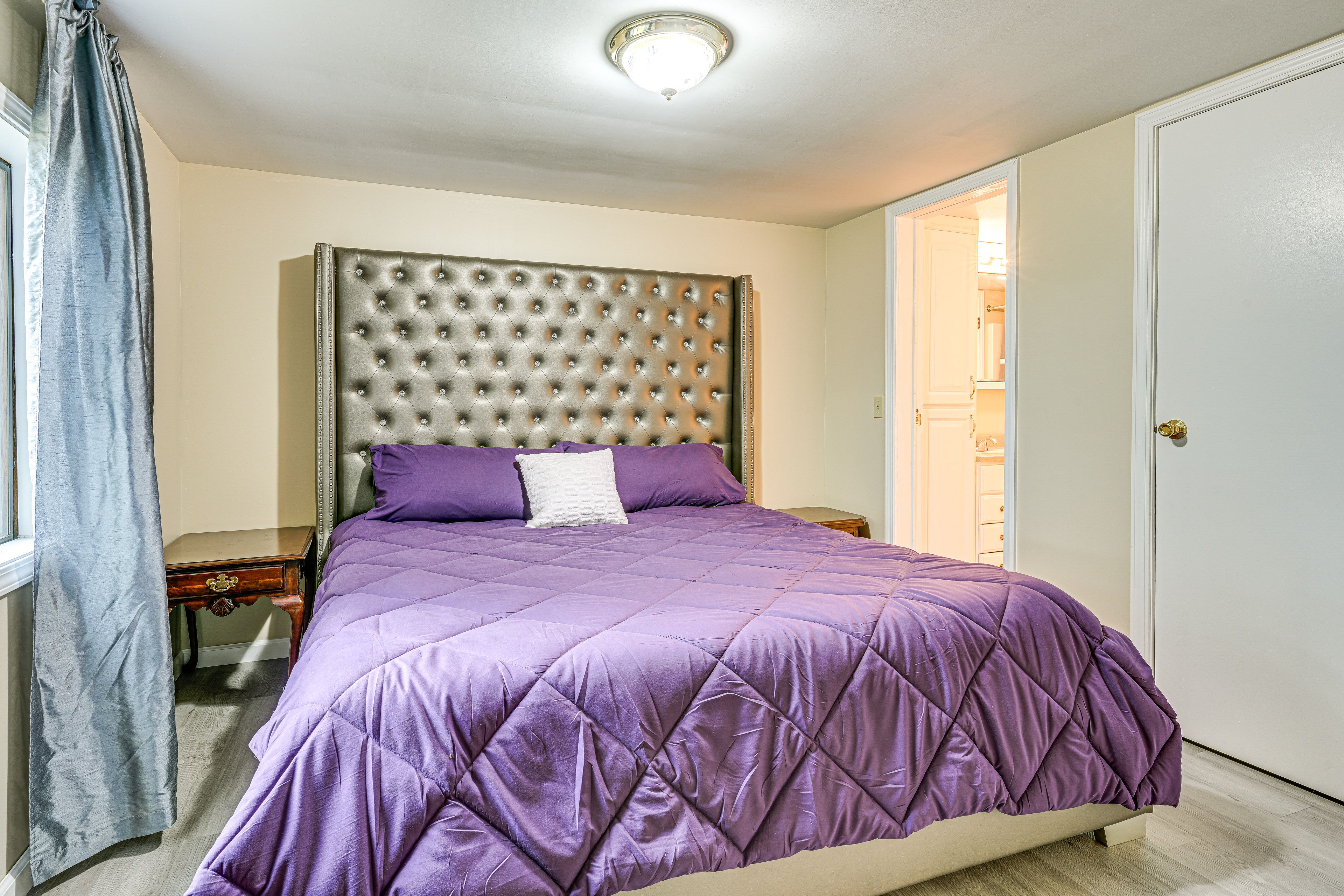 Bedroom 1 | King Bed | En-Suite Bathroom