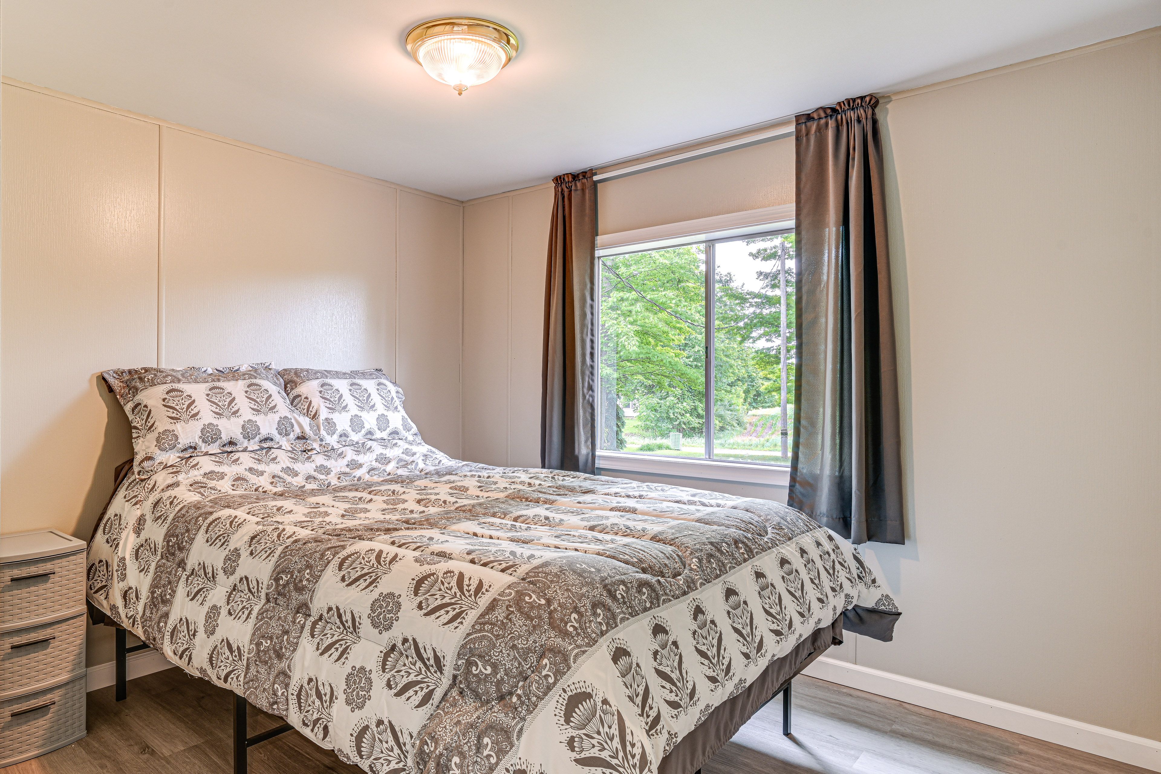 Bedroom 3 | Queen Bed