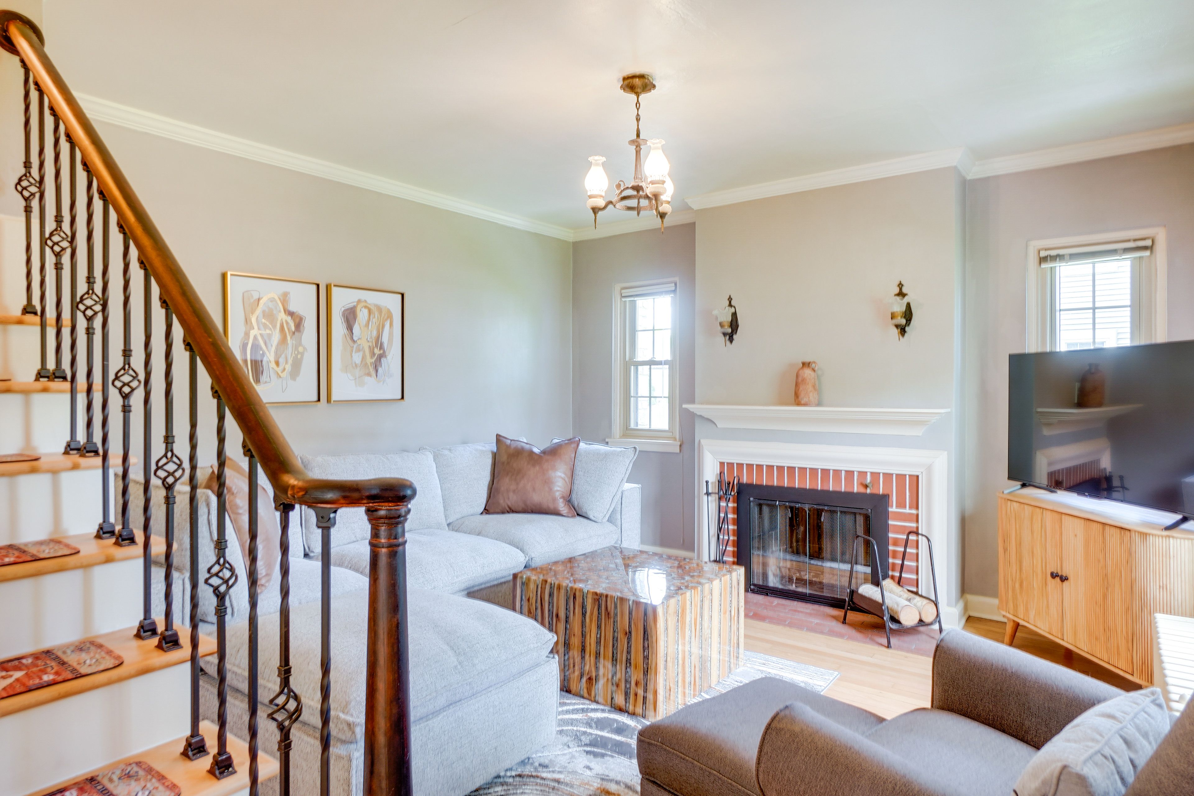 Downstairs Living Room | Smart TV | Fireplace (Decorative Only)
