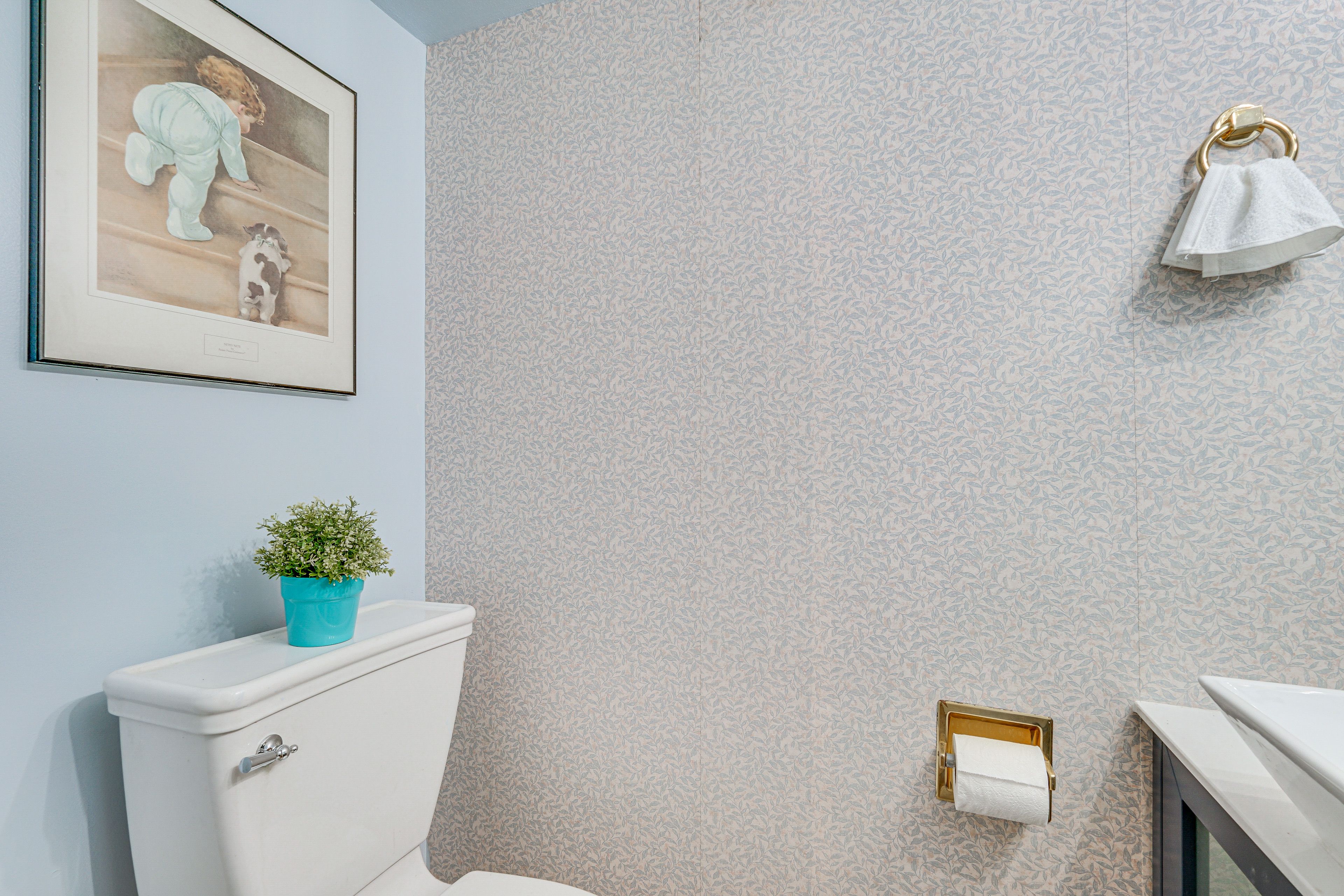 Half Bathroom | 1st Floor