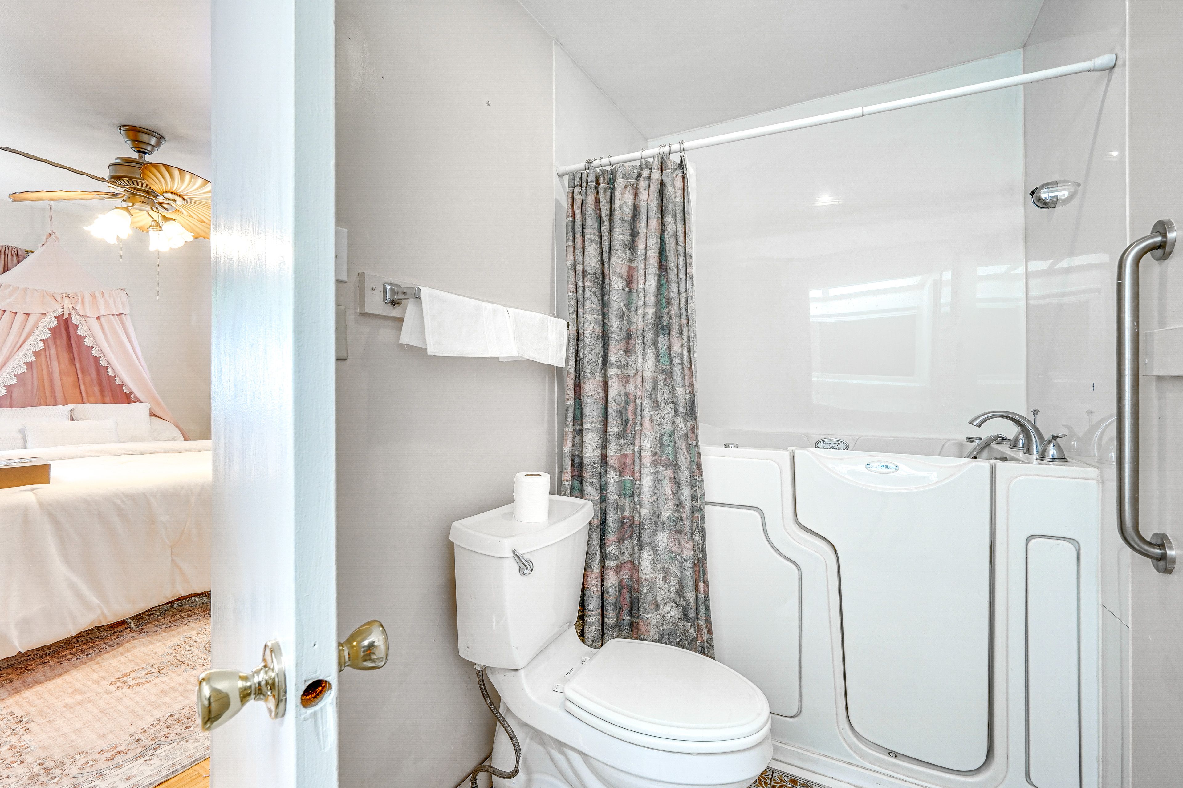 En-Suite Bathroom | 2nd Floor