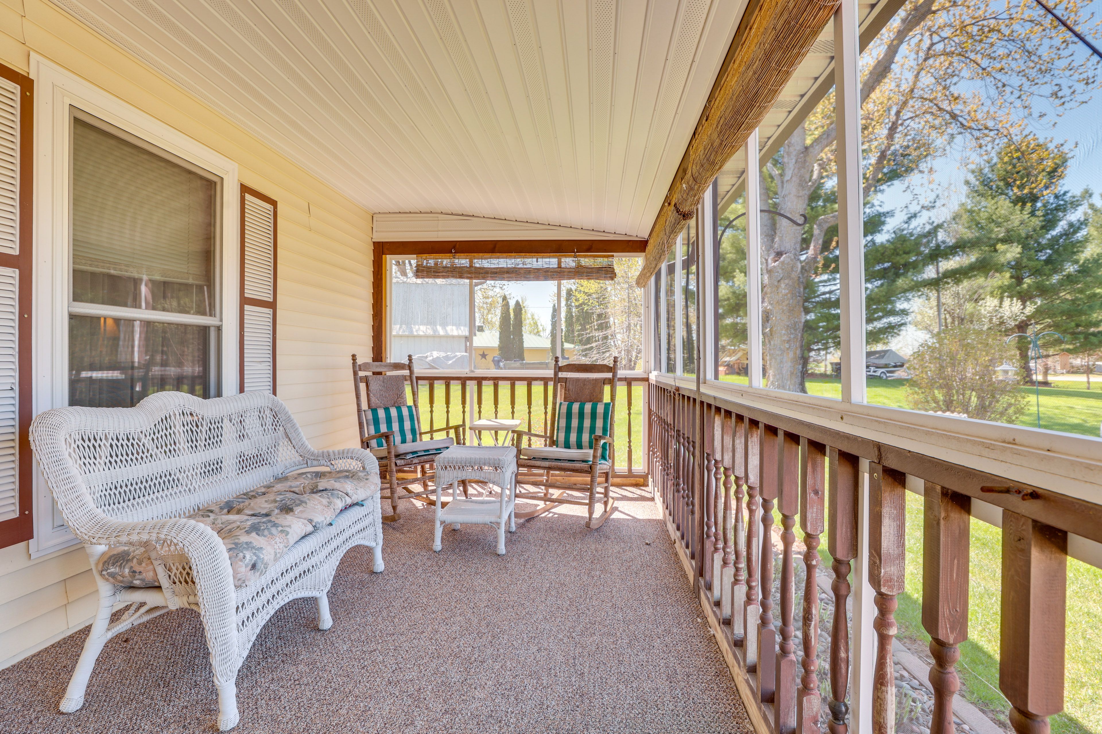 Screened Porch | Private Entrance