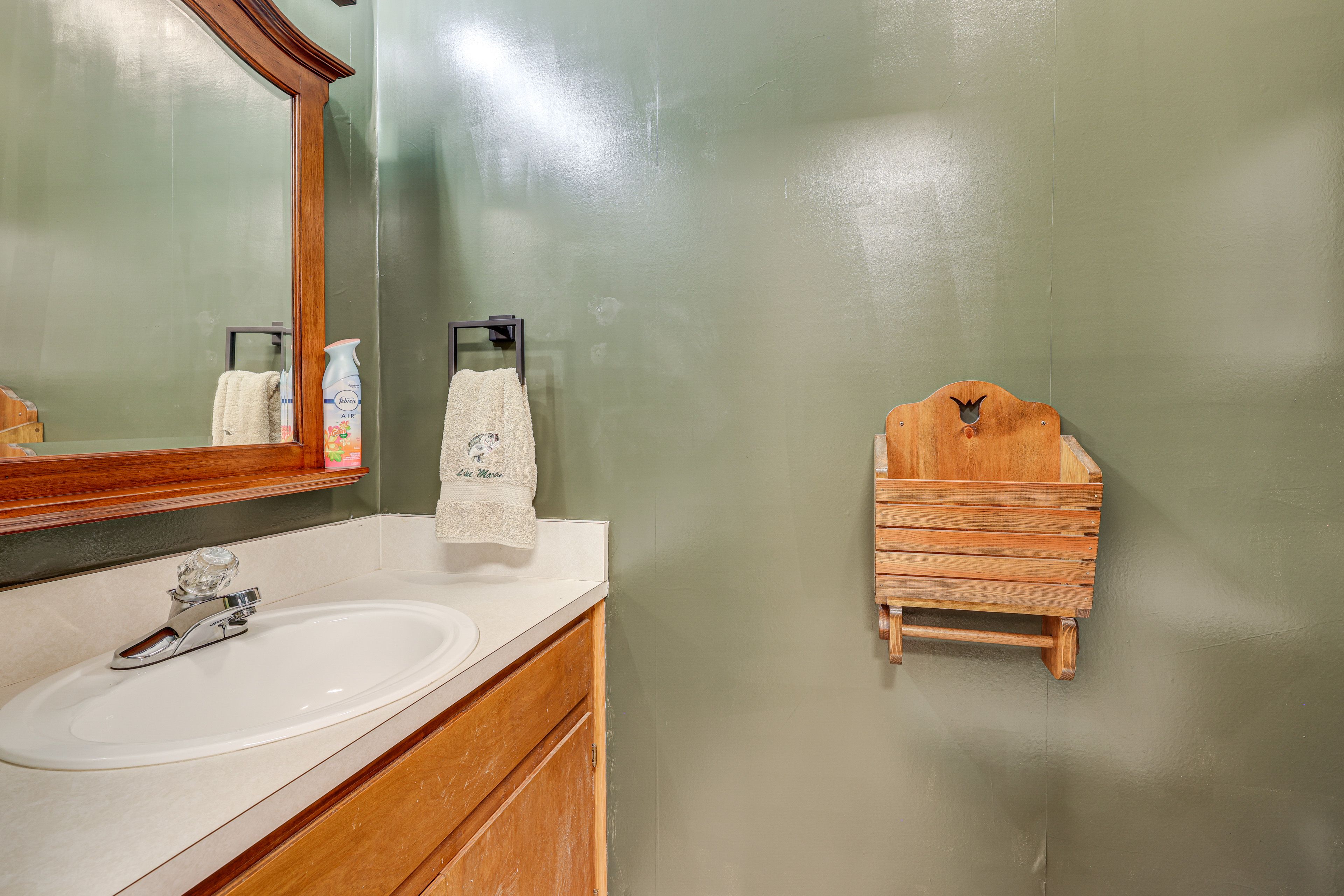 Half Bathroom | 1st Floor