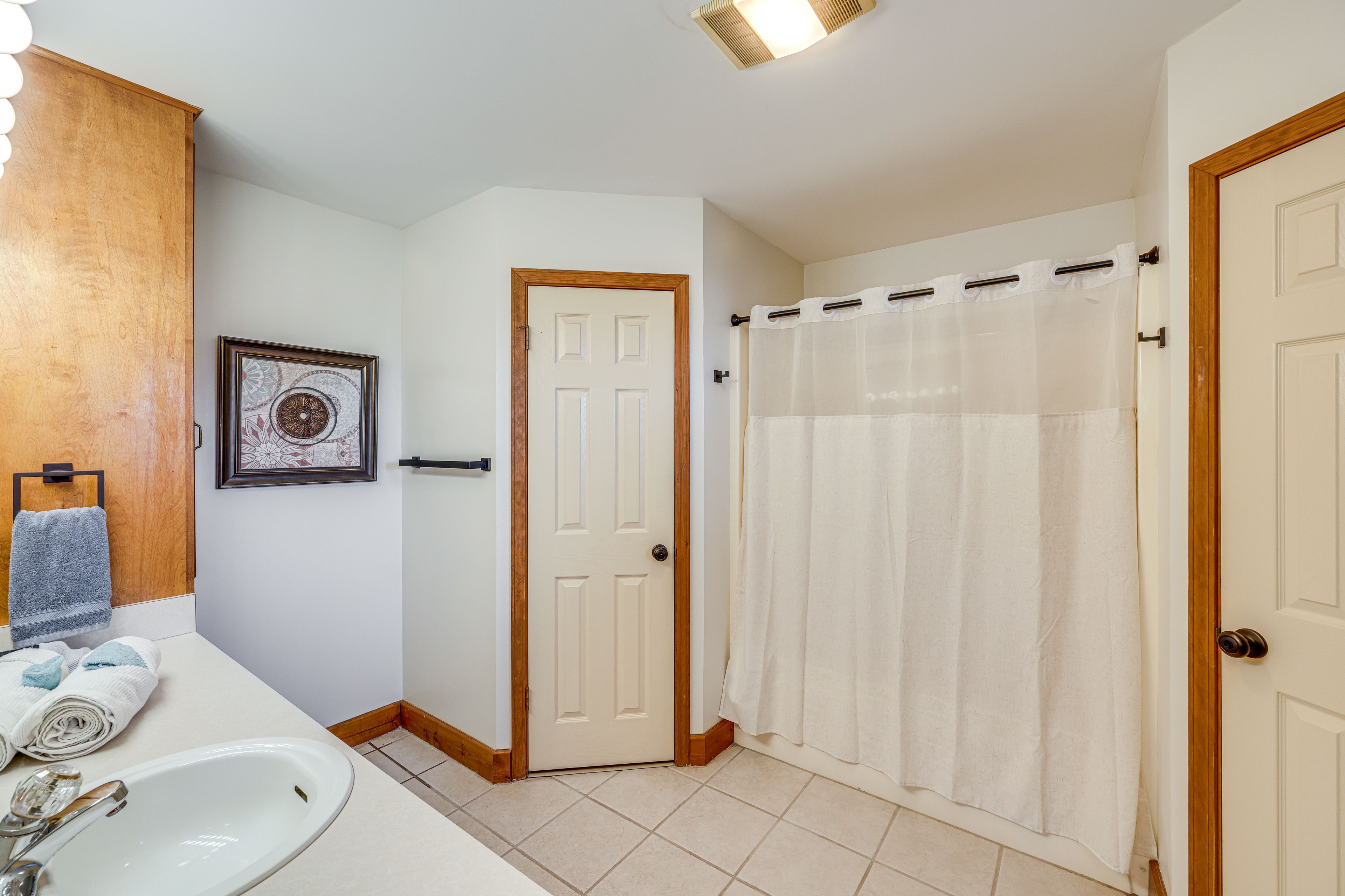 En-Suite Bathroom | 1st Floor | Towels Provided