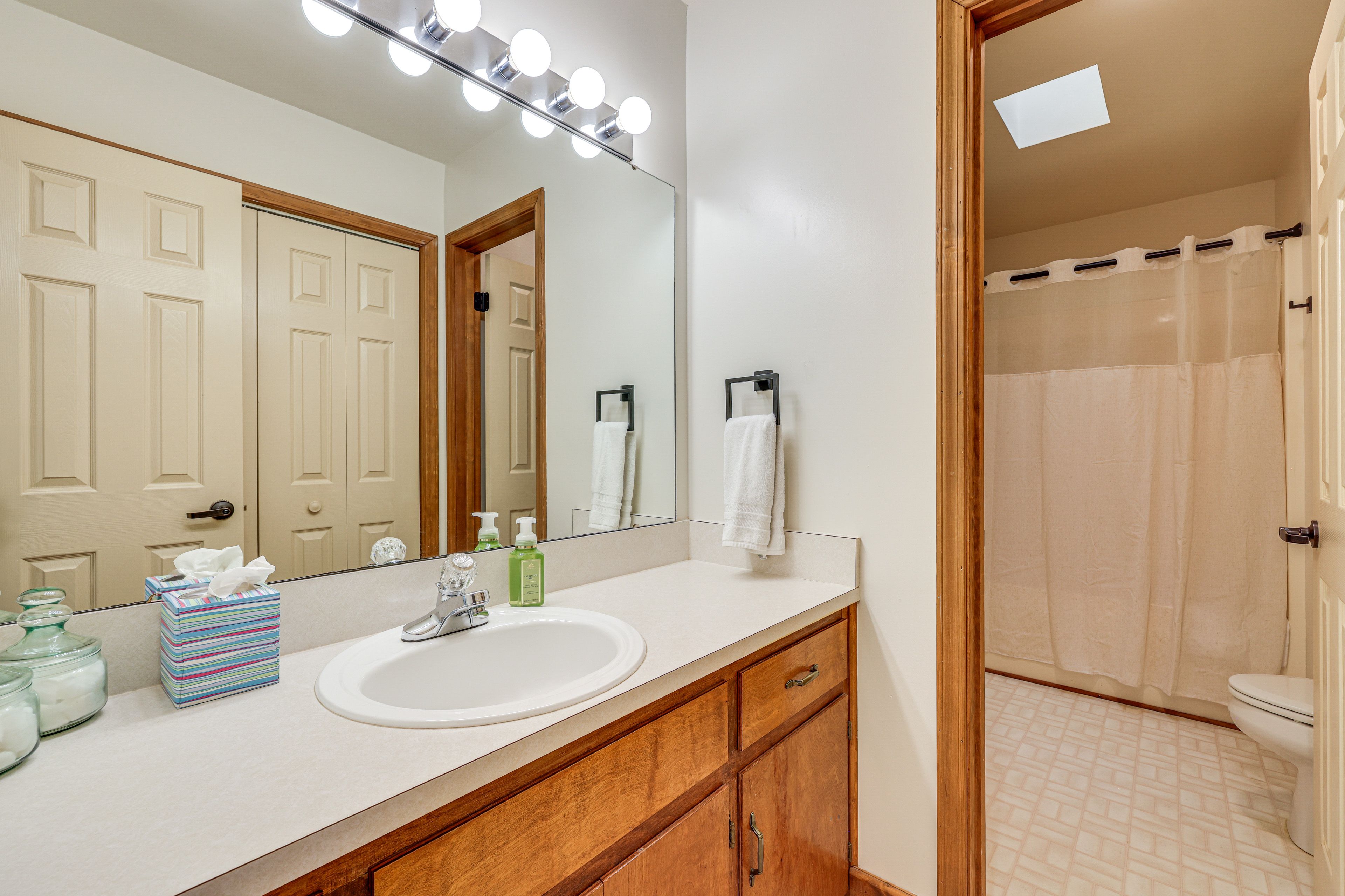 En-Suite Bathroom | 2nd Floor | Complimentary Toiletries