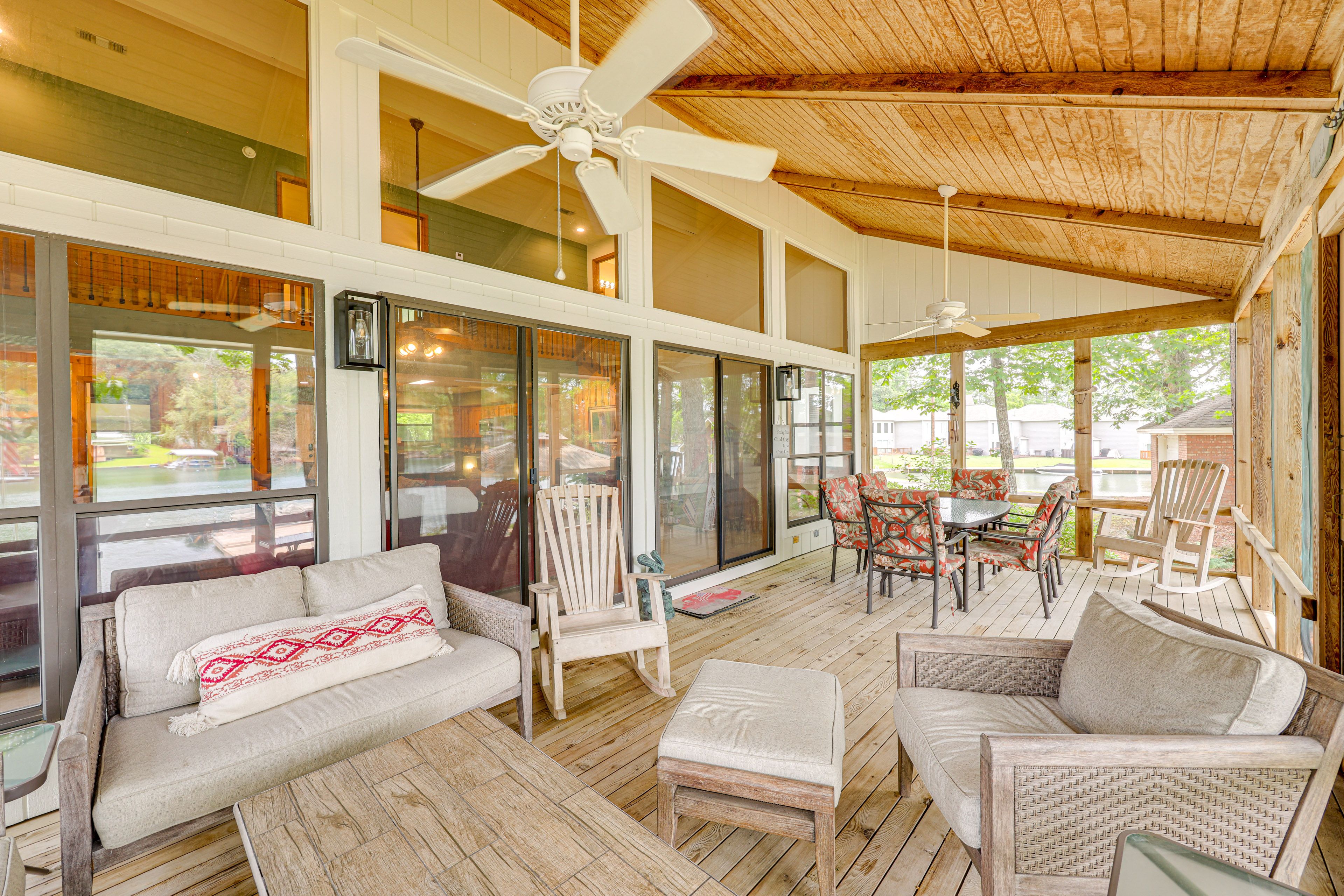 Screened-In Porch | Dining Table