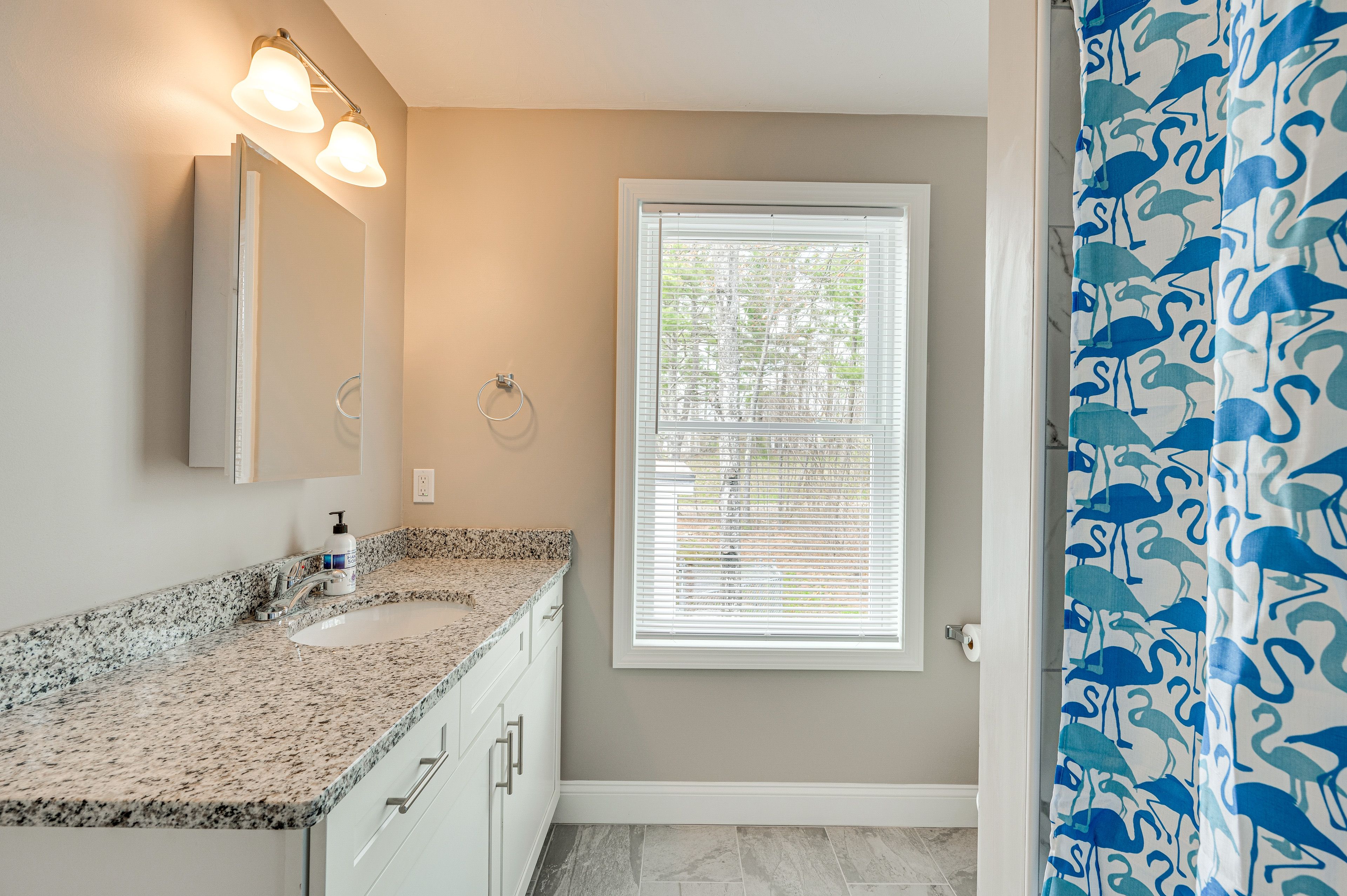 Full Bathroom | 2nd Floor | Walk-In Shower | Towels Provided