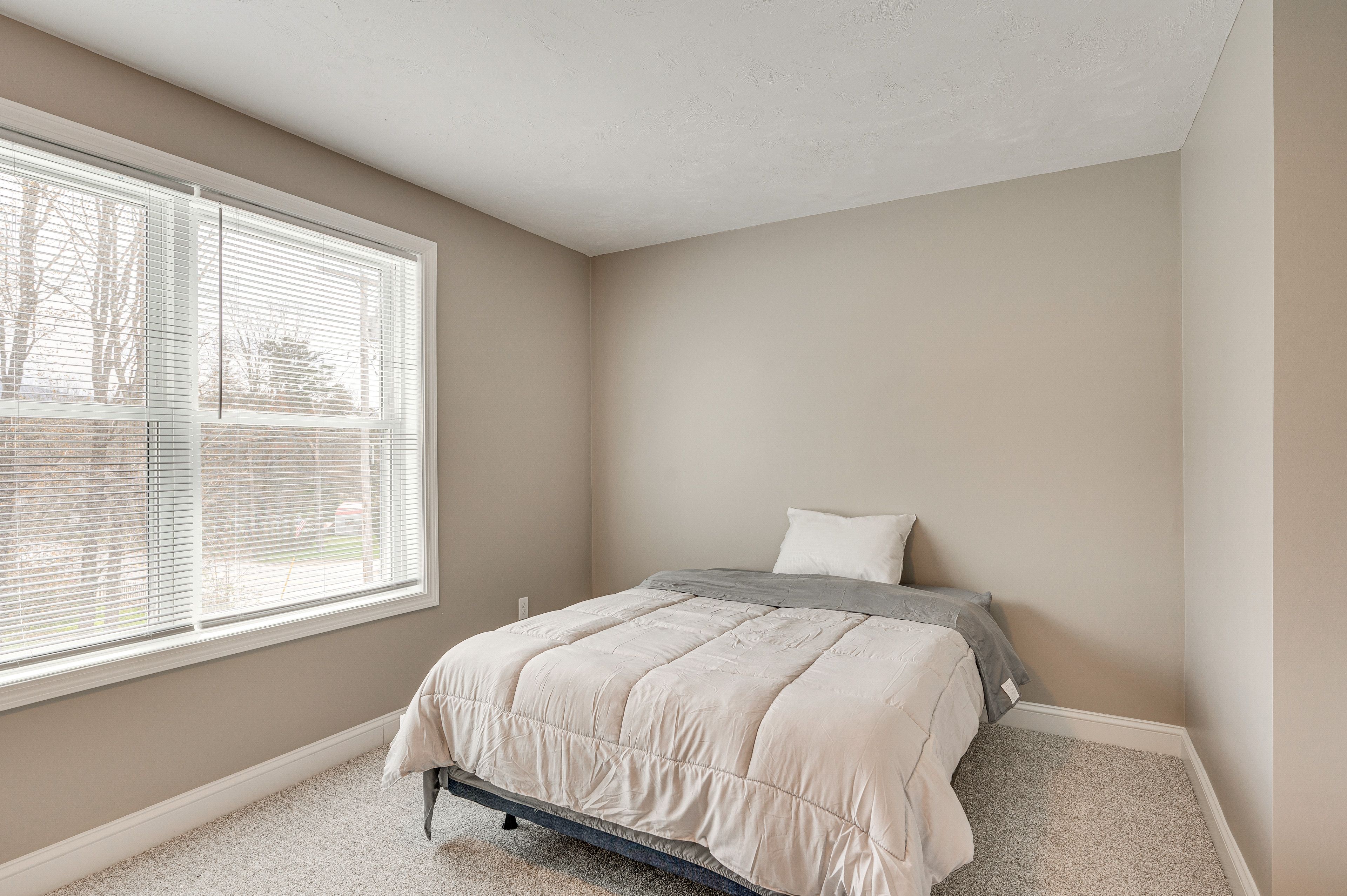 Bedroom 2 | 2nd Floor | Full Bed | Flat-Screen TV